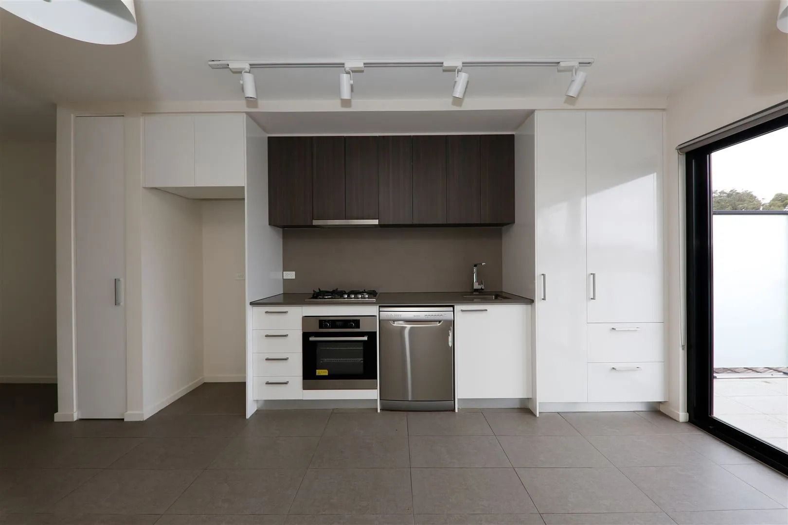 202/130 Wellington Road — photo 4 of 9