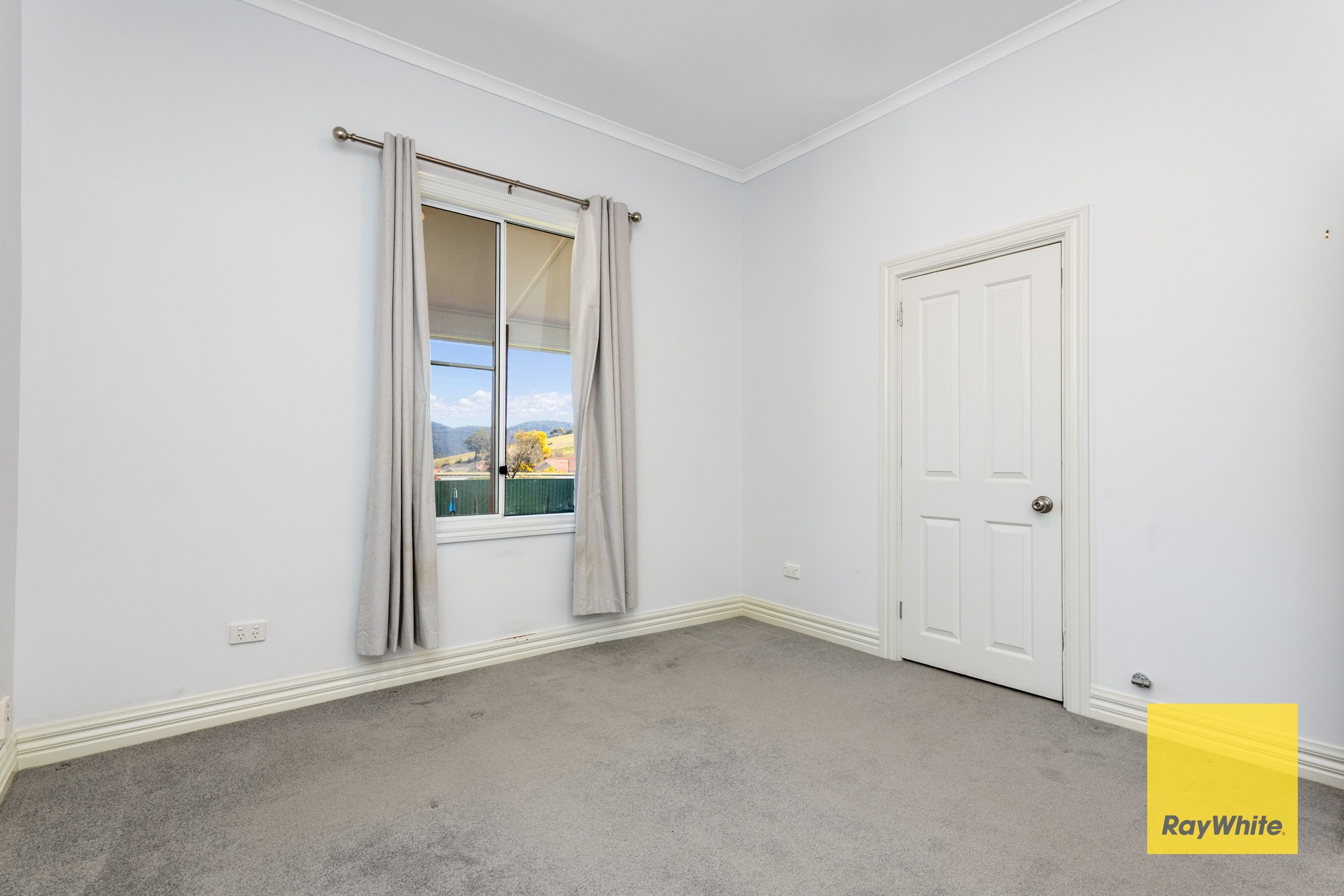 967B Great Western Highway — photo 7 of 18