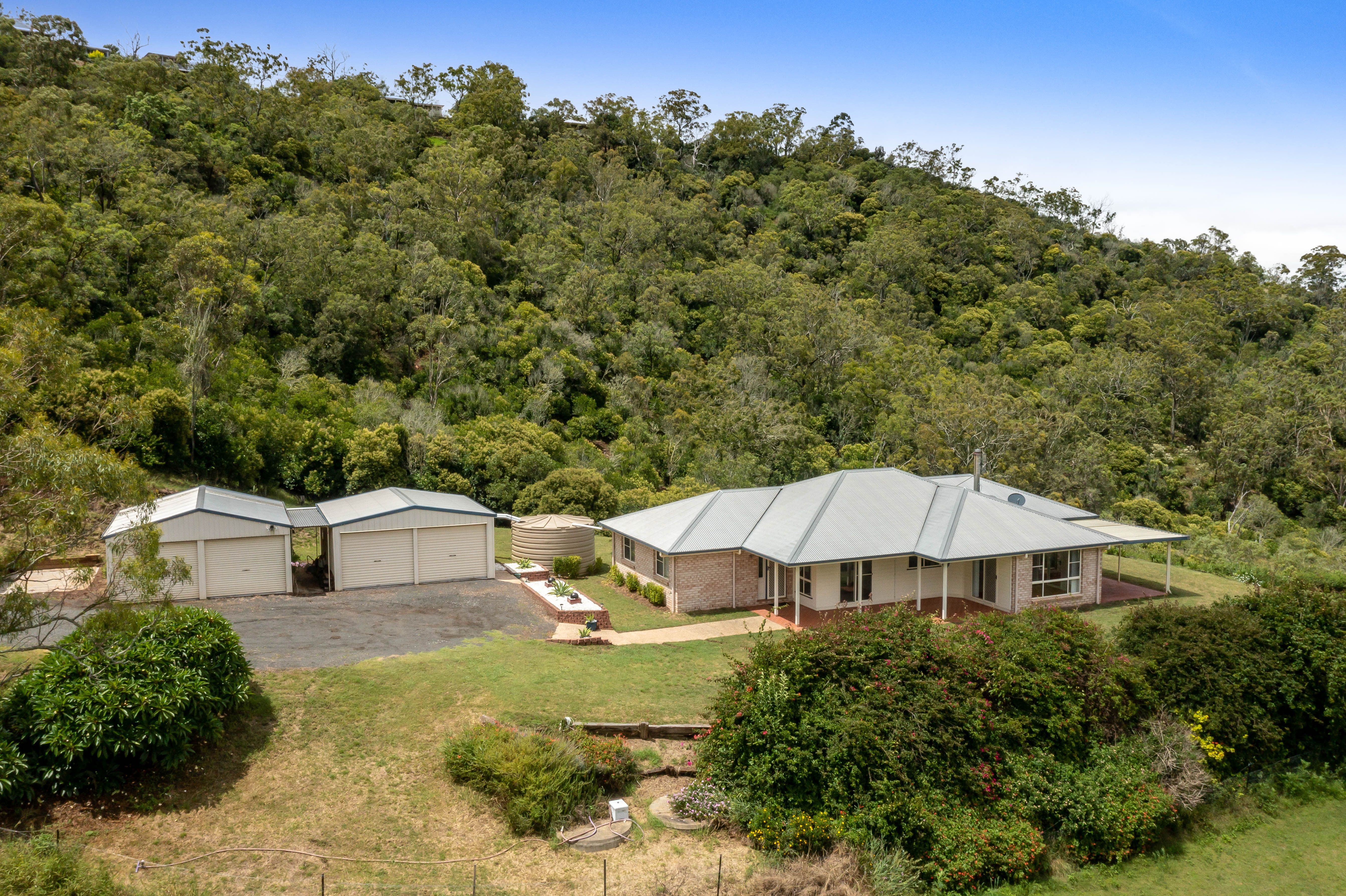 10 Panoramic Drive, Preston QLD 4352