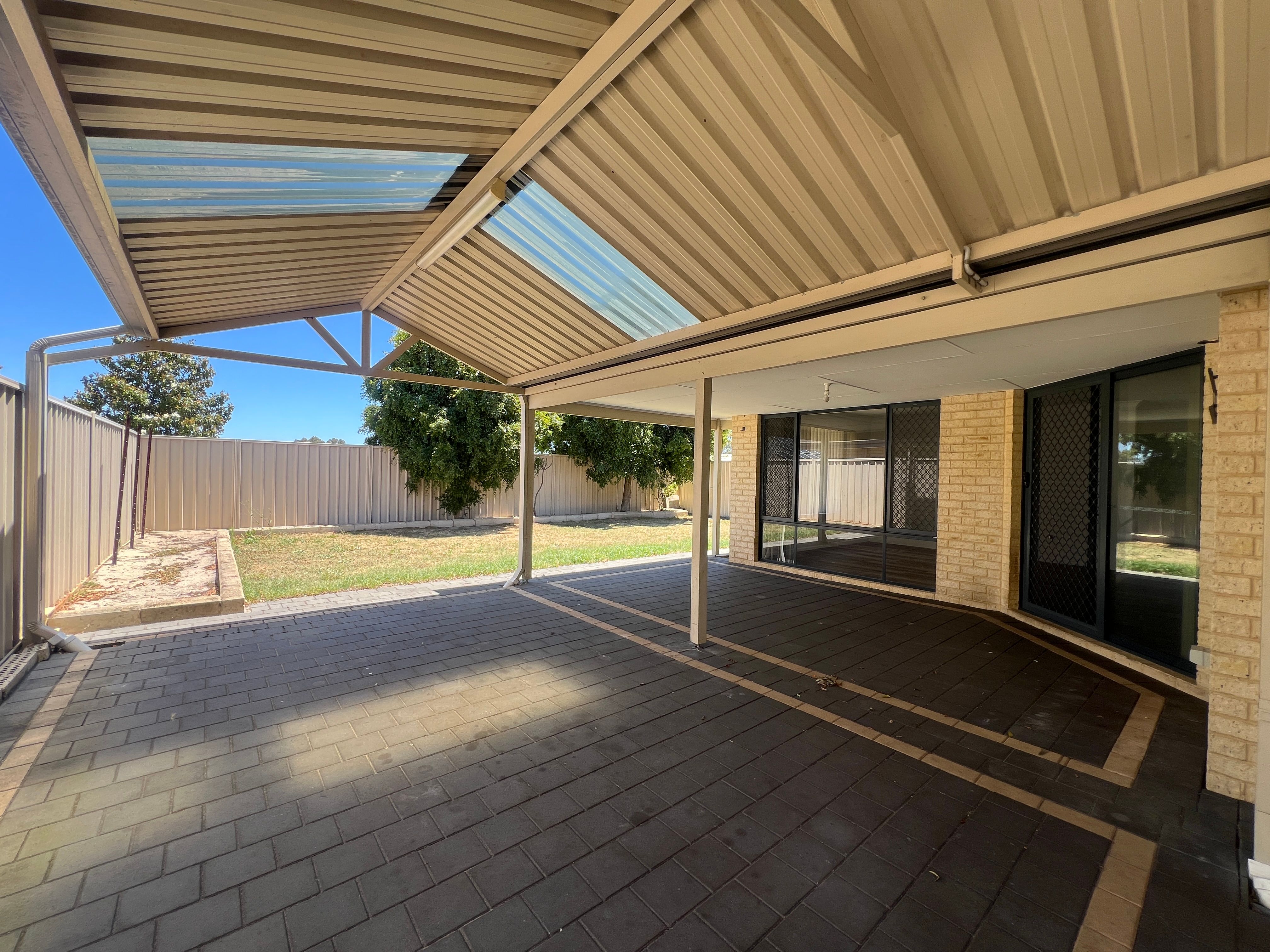 17 Cara Way, Wattle Grove, WA 6107
