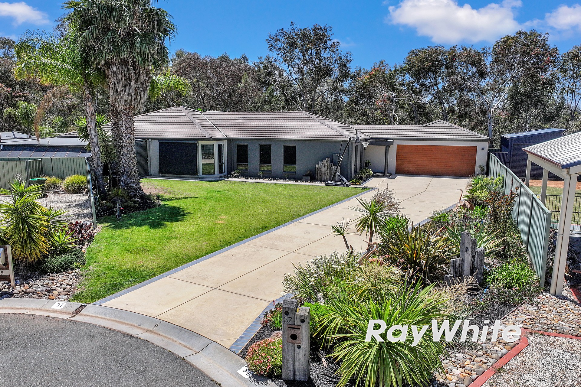 37 Woodlands Circuit, Echuca, VIC 3564