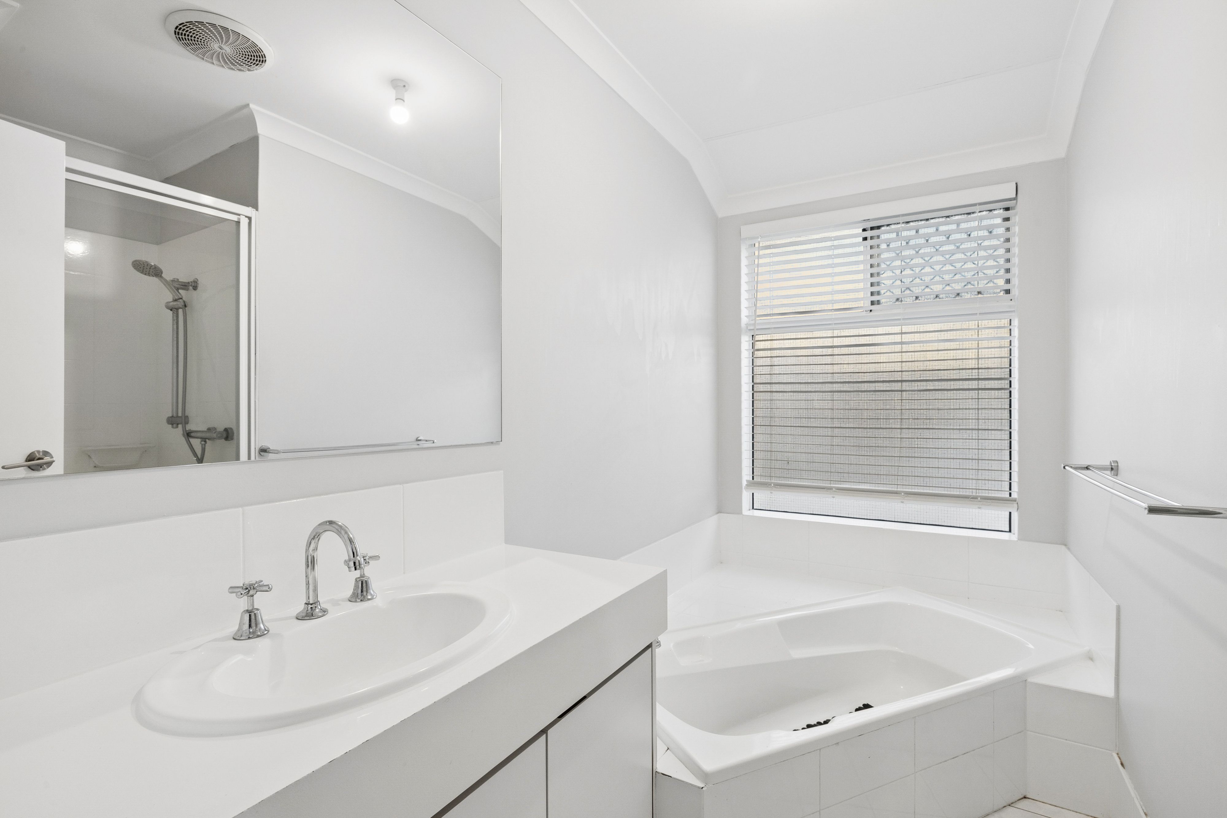 12 Rawlinna Heights — photo 18 of 28