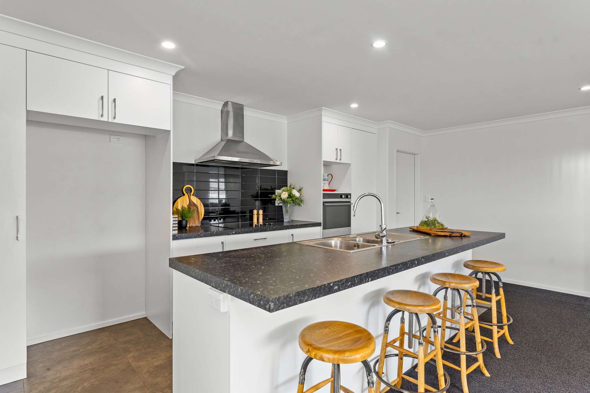 6 Dumas Place photo 5