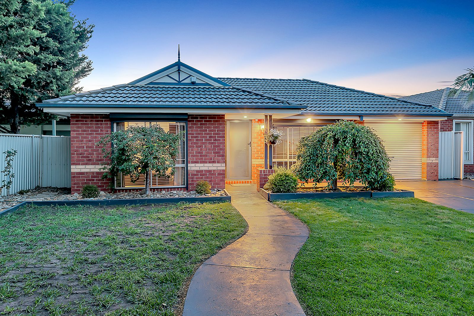 8 Crossdale Green, Craigieburn, VIC 3064