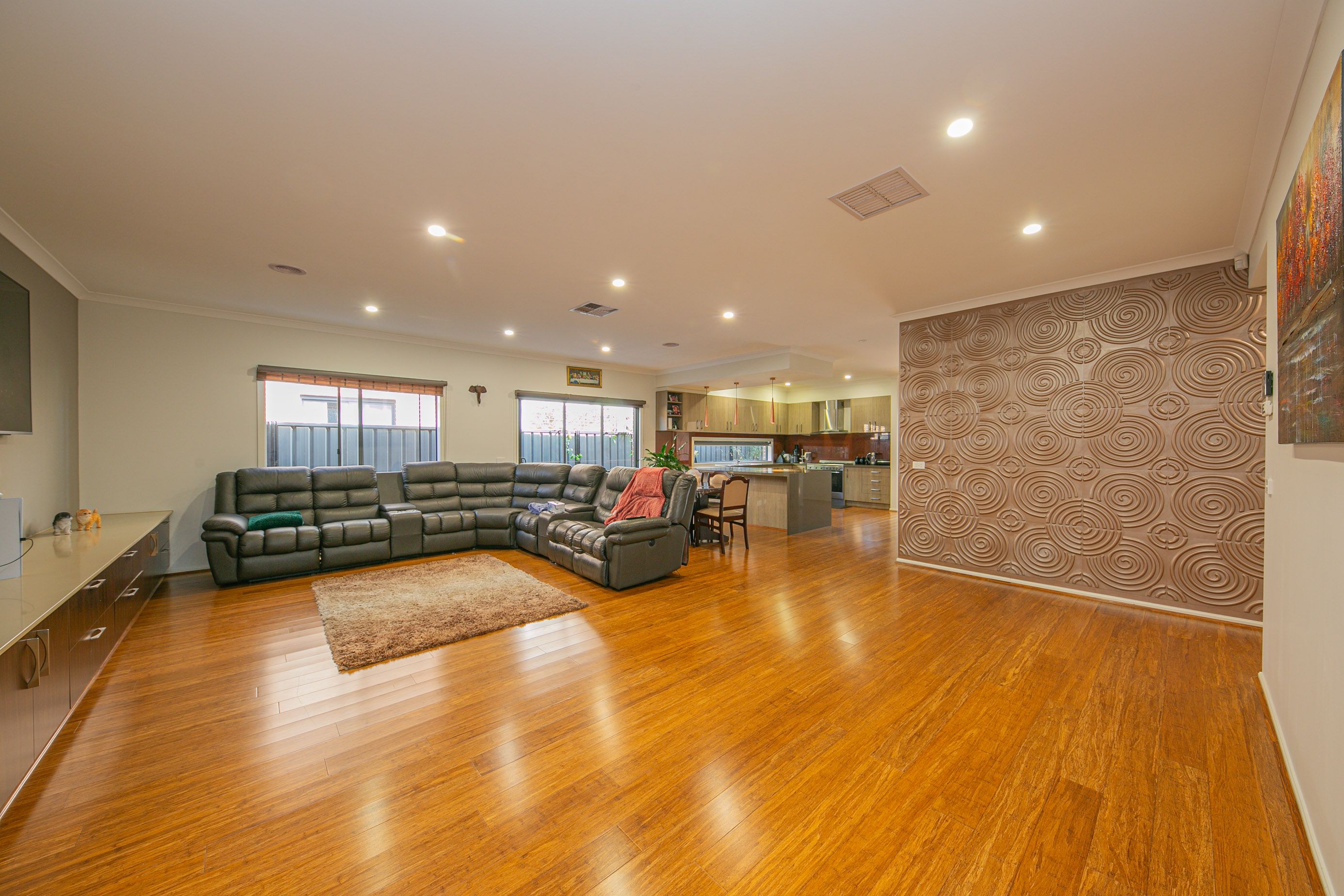 5 Hollingrove Avenue, Clyde North, VIC 3978