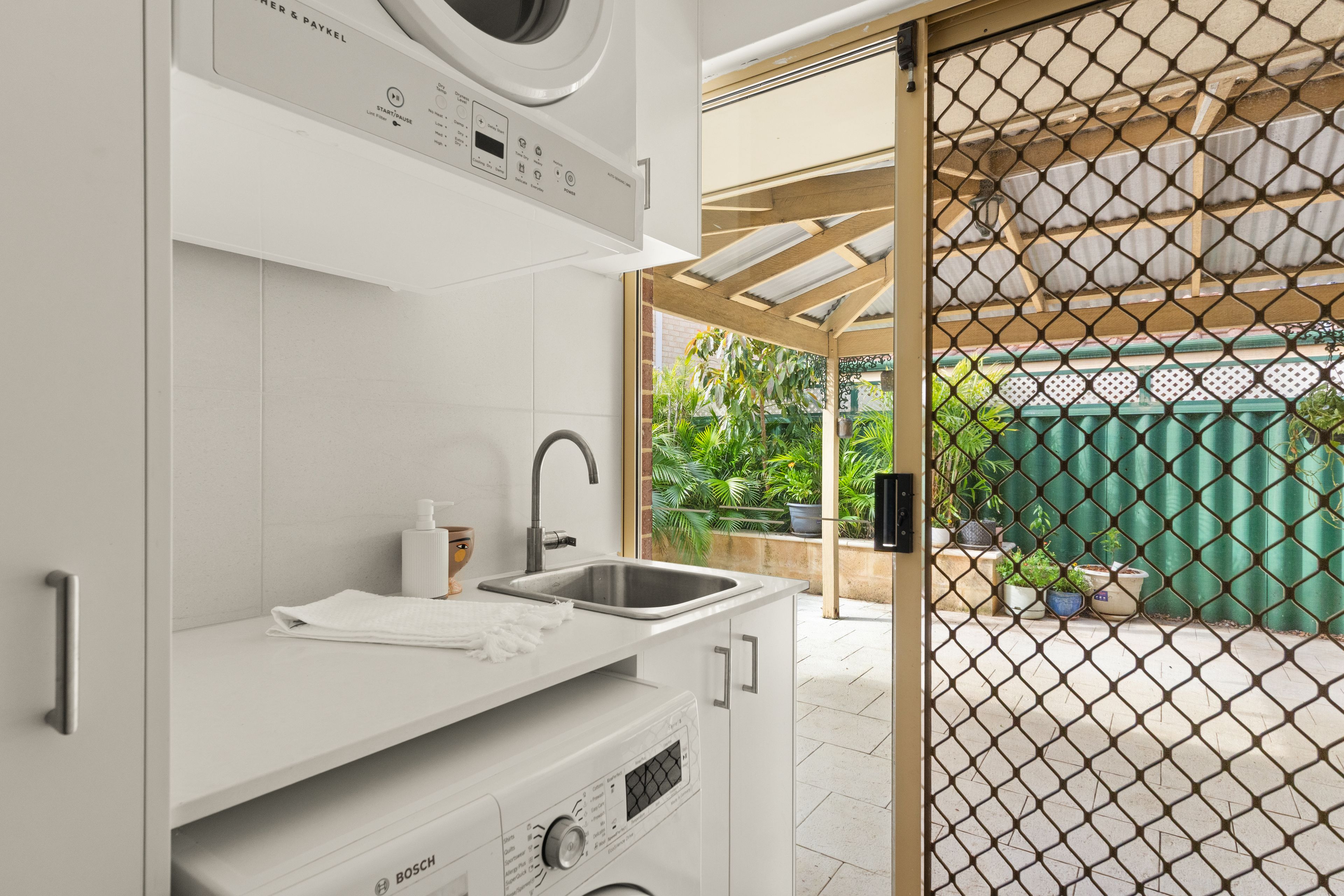 2/1 Langley Place — photo 10 of 19
