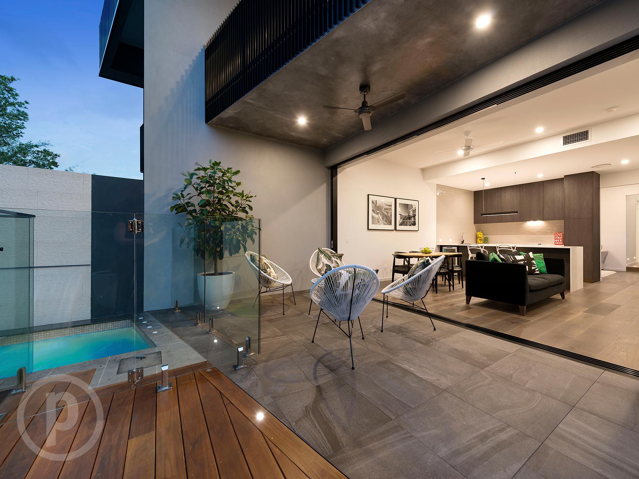 24 Curlewis Street, Holland Park West, QLD 4121