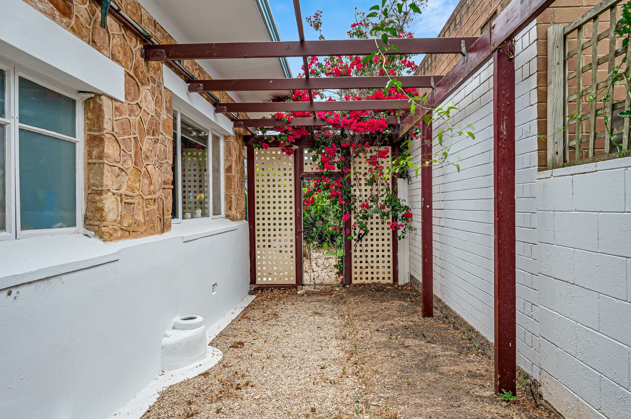 8 Kinsale Crescent — photo 12 of 20