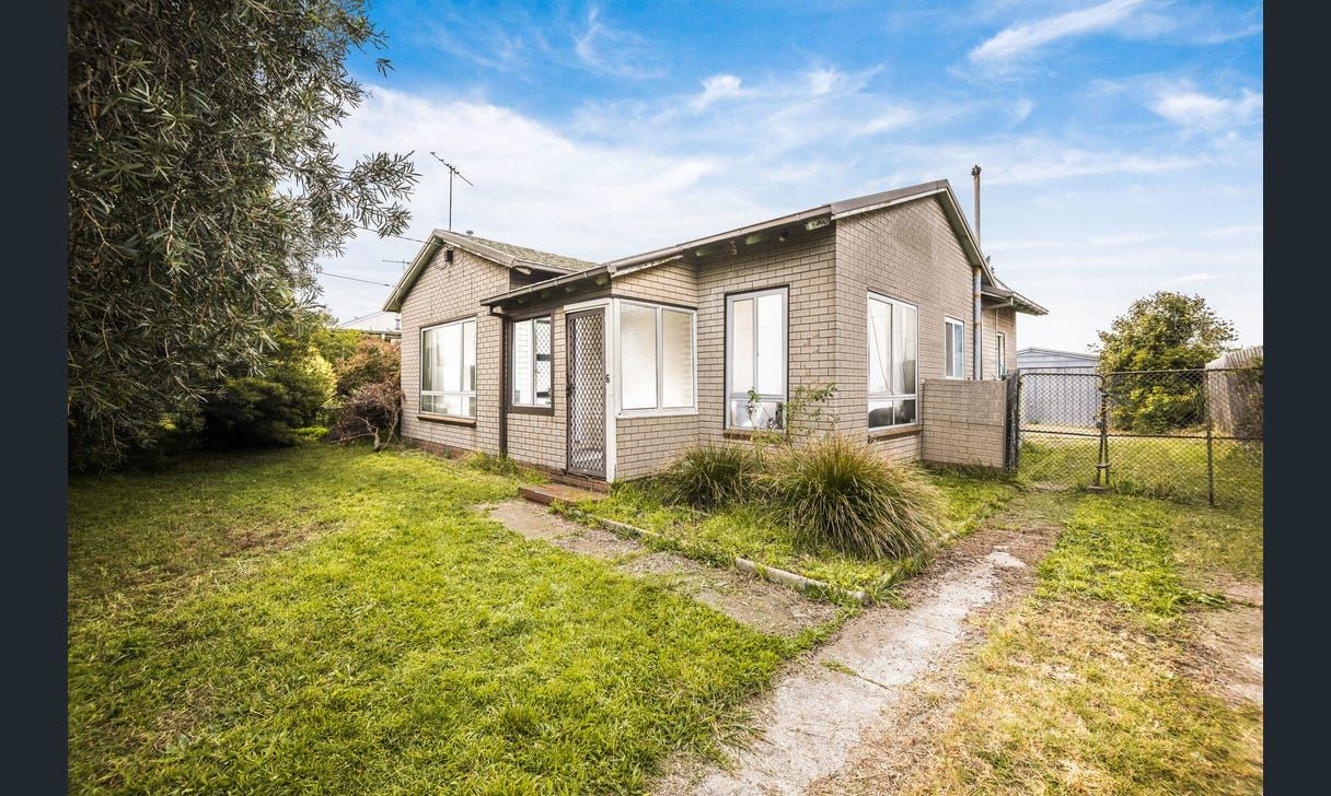 6 Pettitt Crescent, Norlane VIC 3214