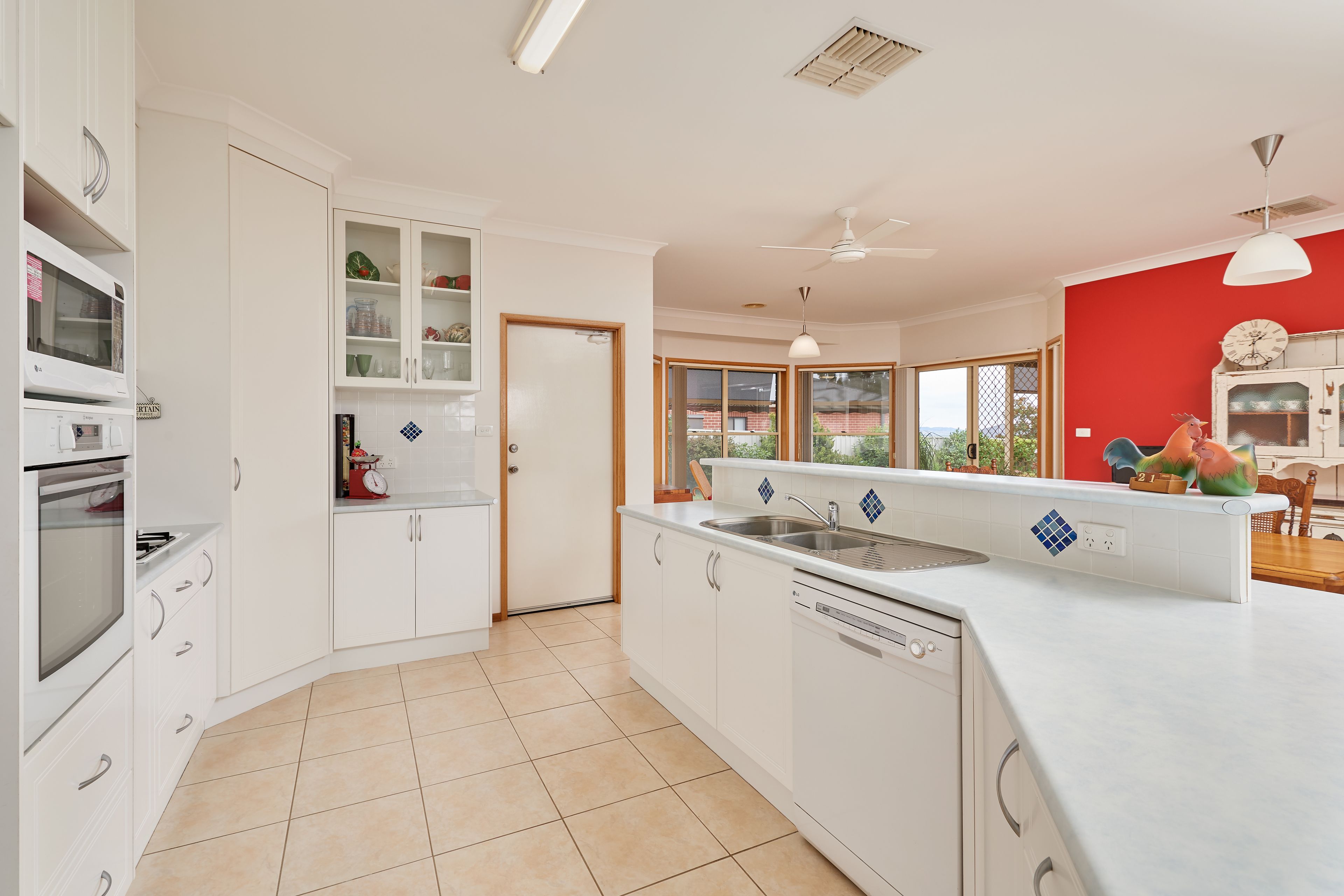5 Marylands Way, Bourkelands, NSW 2650
