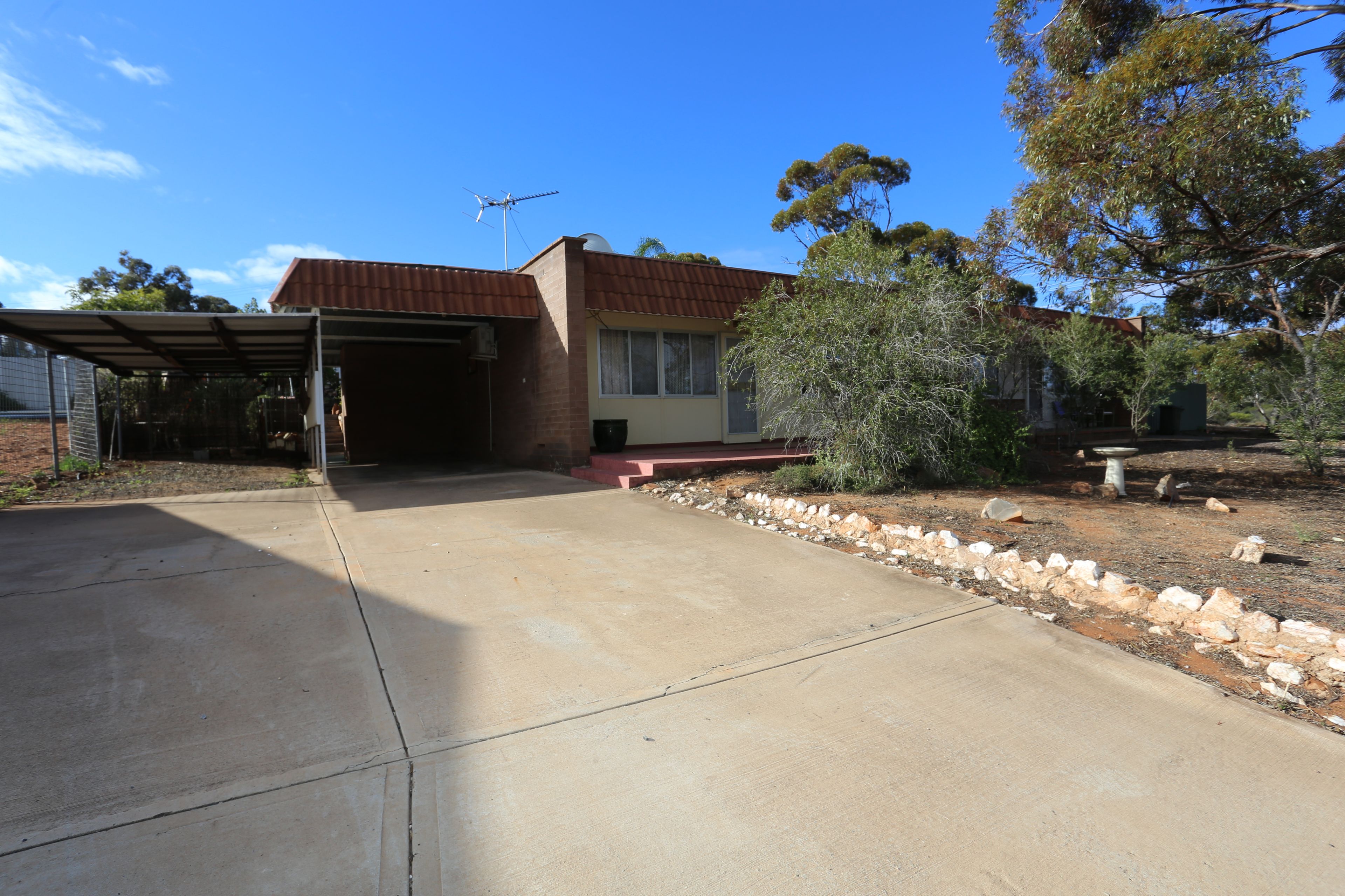 8 Bachelor Avenue — photo 9 of 9