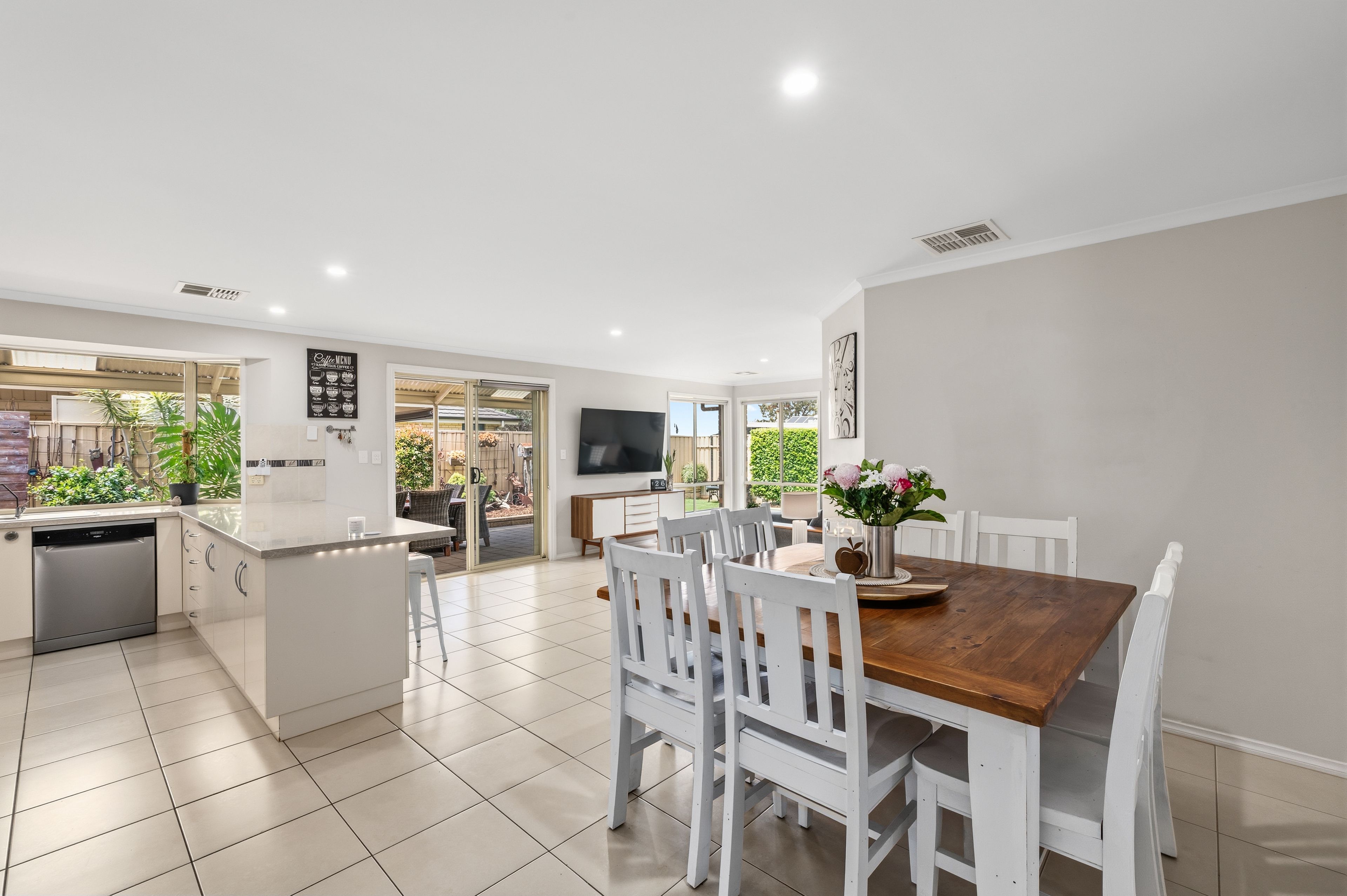 15 Stern Road — photo 9 of 26