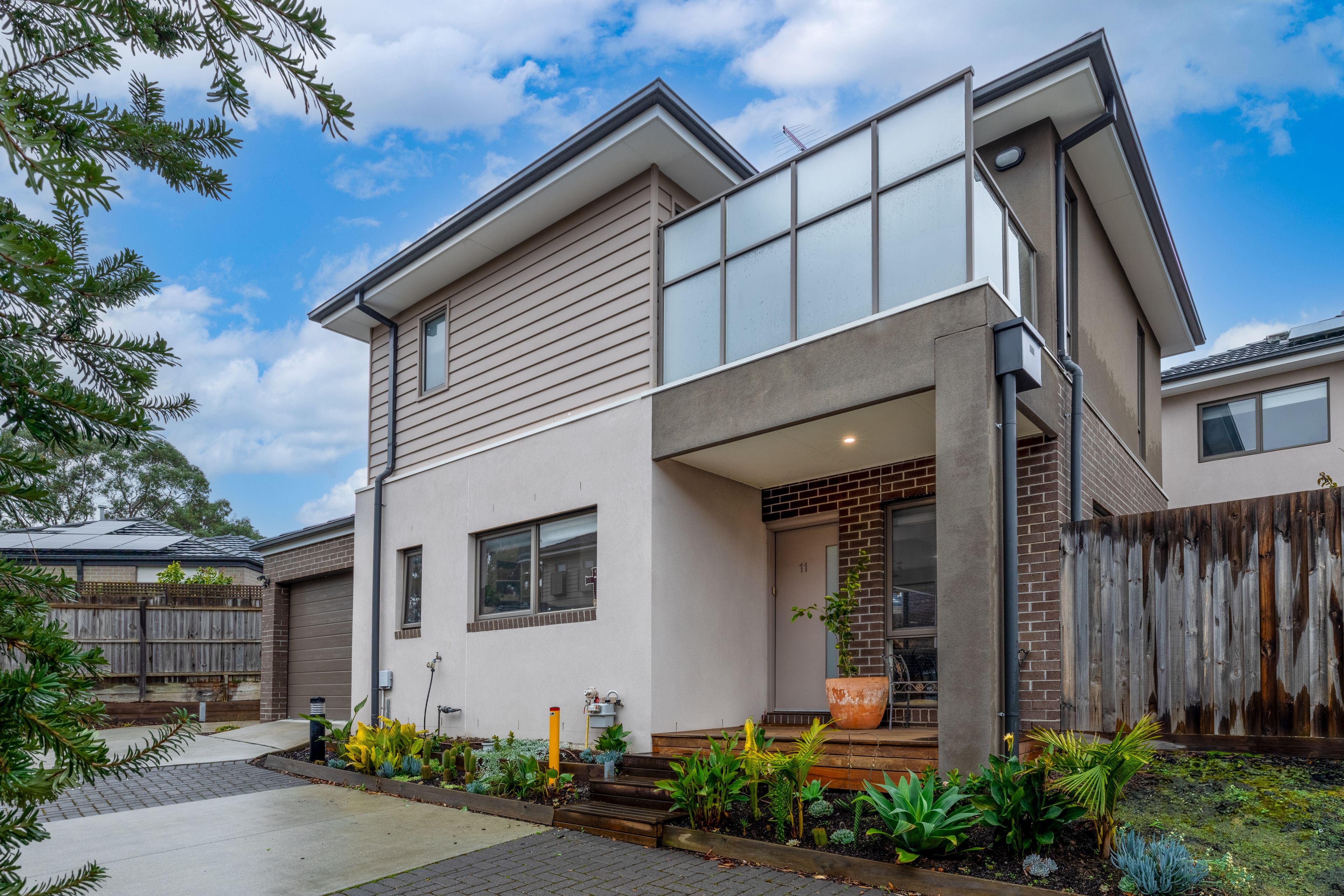 11/16 Sylvanwood Crecent — photo from Ray White Oakleigh