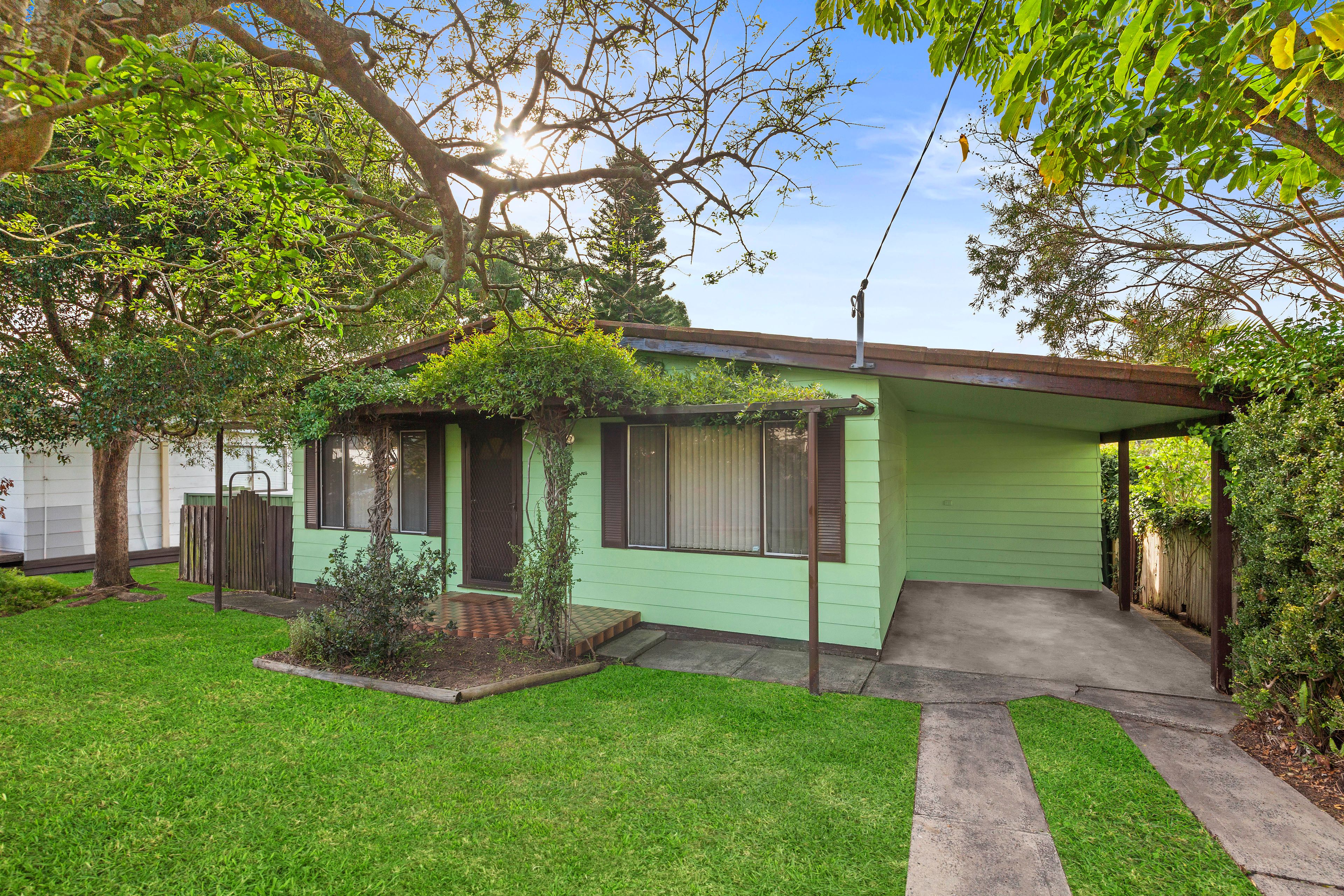 33 Woodlawn Drive