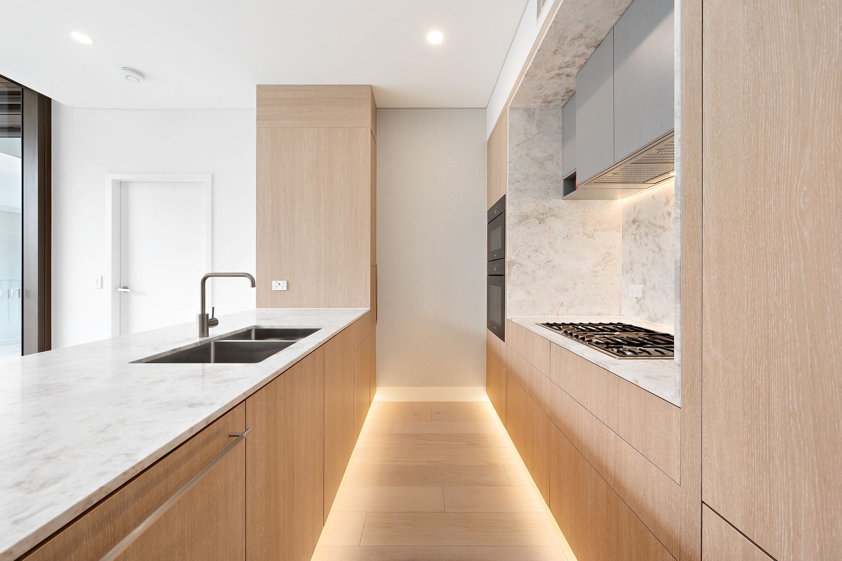 312/1 Balfour Street — photo 4 of 9