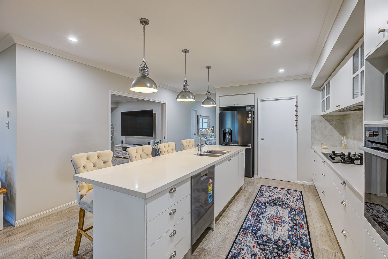 22 Forest Road — photo 3 of 14