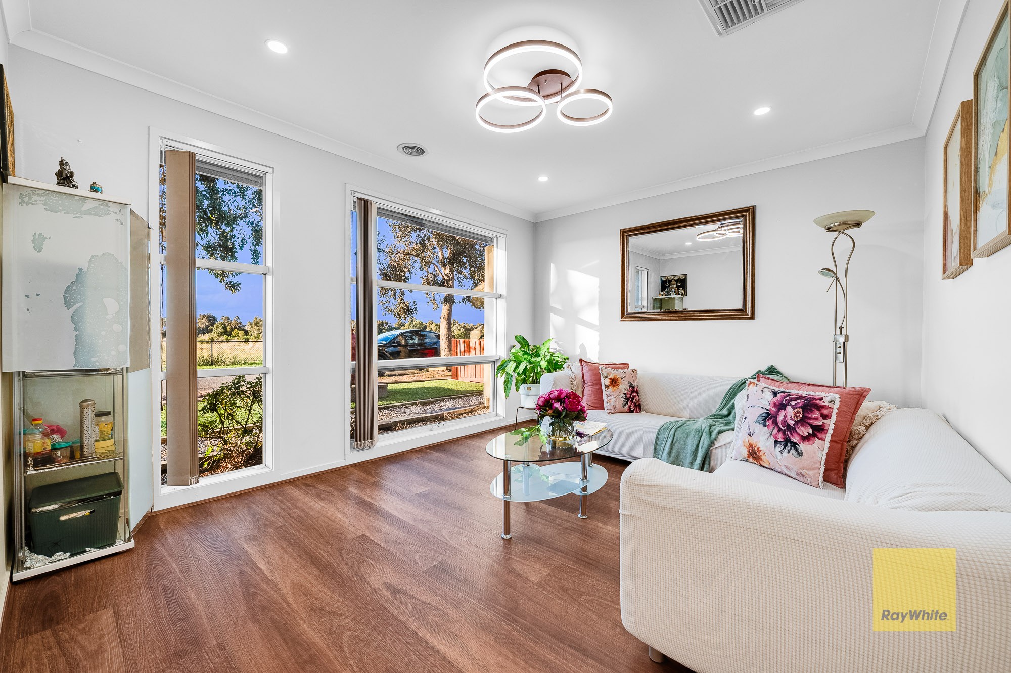 33 Clovelly Circuit, TRUGANINA, VIC 3029