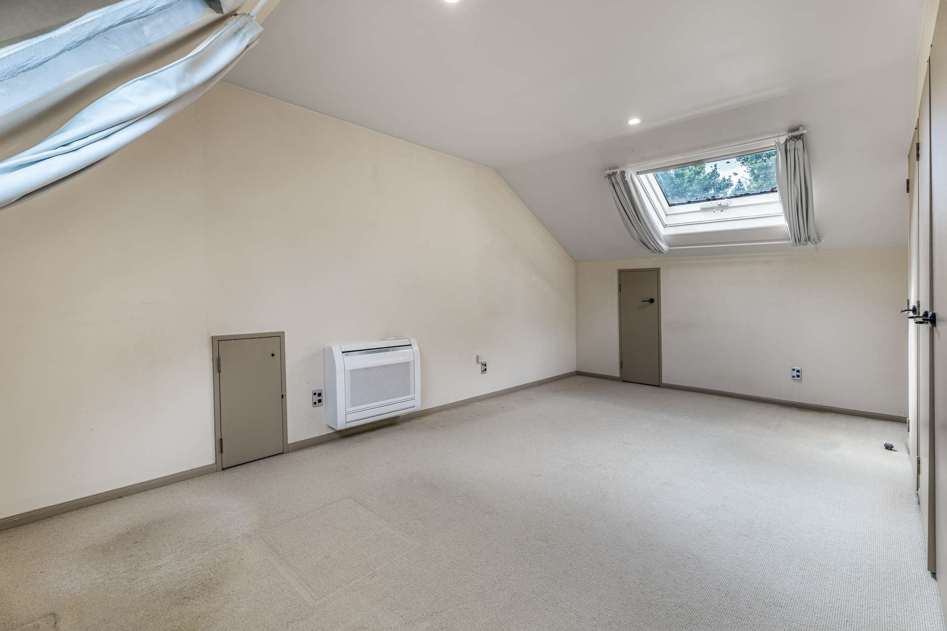 16b Abbotts Way photo 13