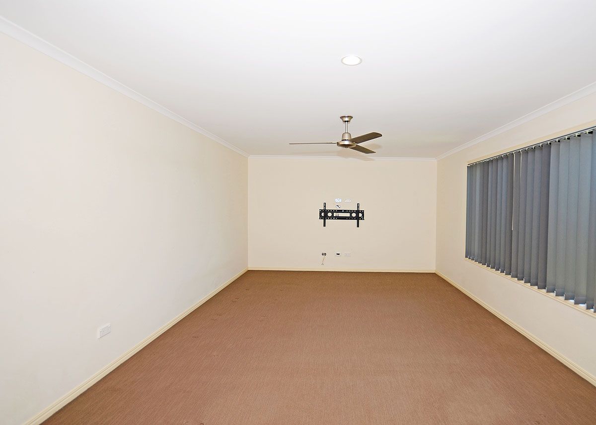 8 Zircon Street — photo 7 of 21