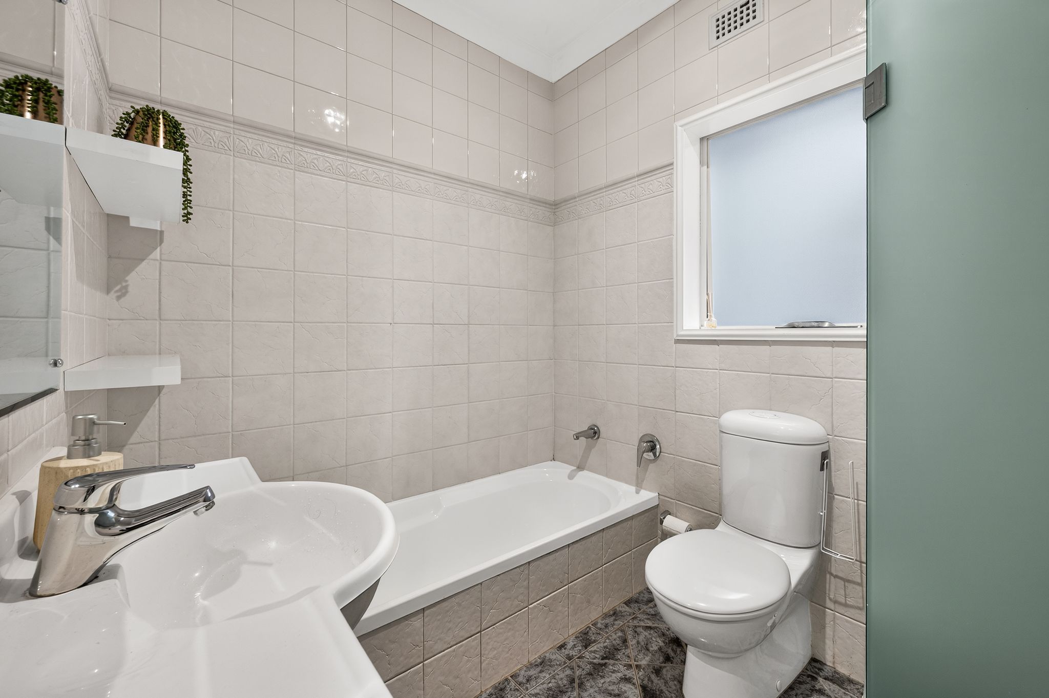 111 Oaklands Road — photo 9 of 19