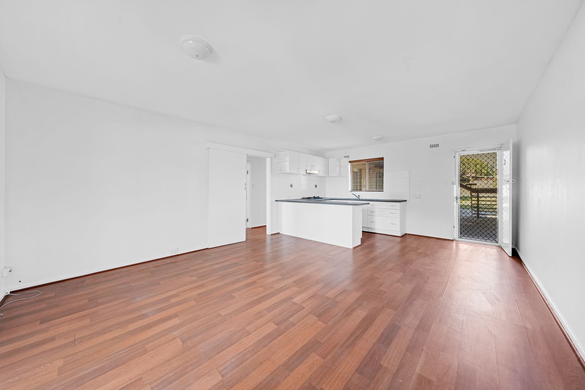 2/122 Albert Street — photo 6 of 13