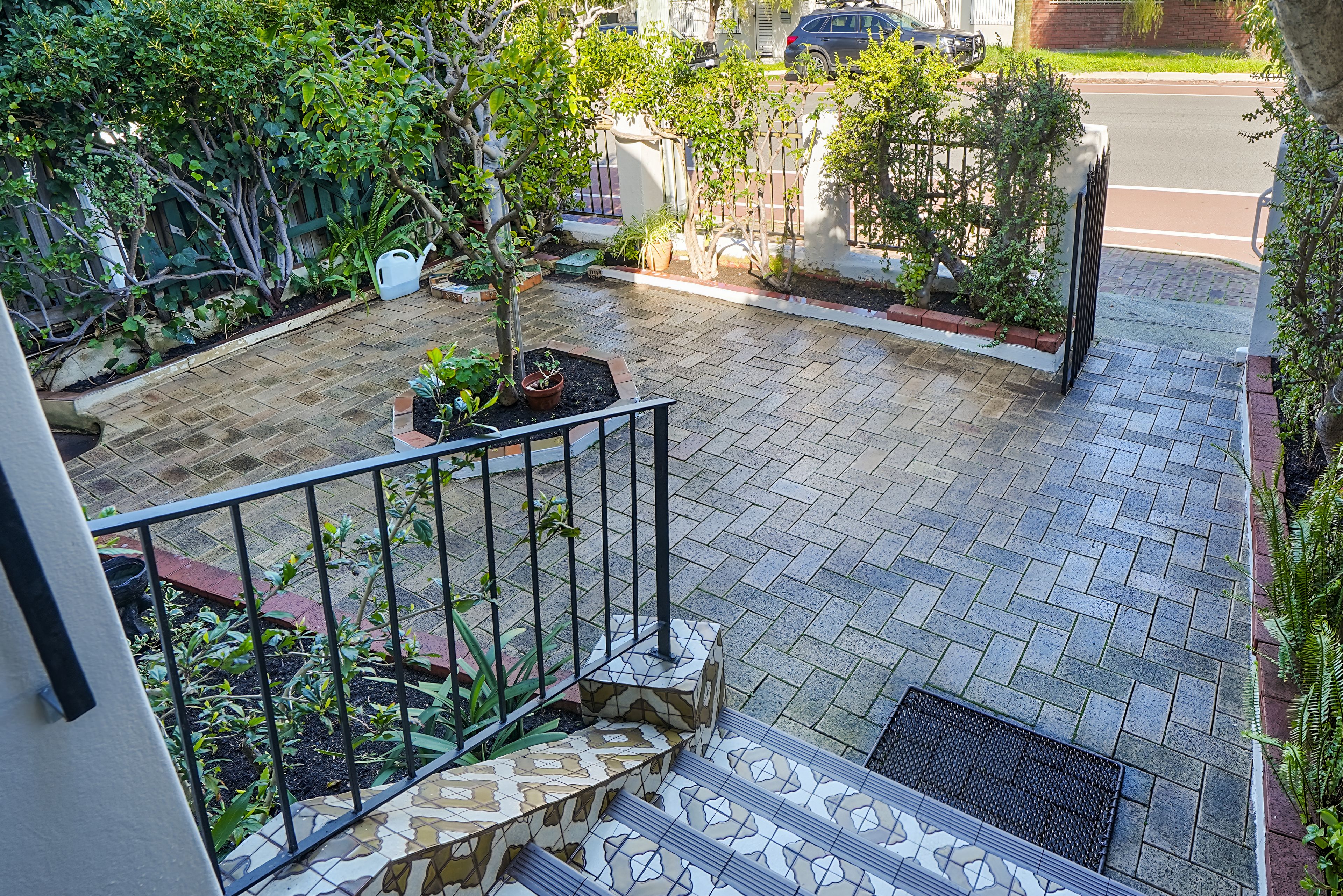 400 Bulwer Street — photo 5 of 26