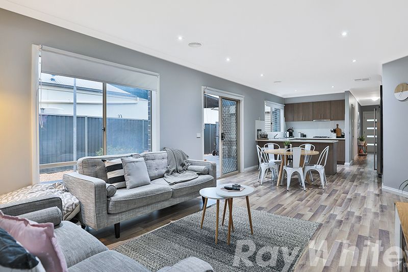 18 Everly Circuit, Pakenham, VIC 3810