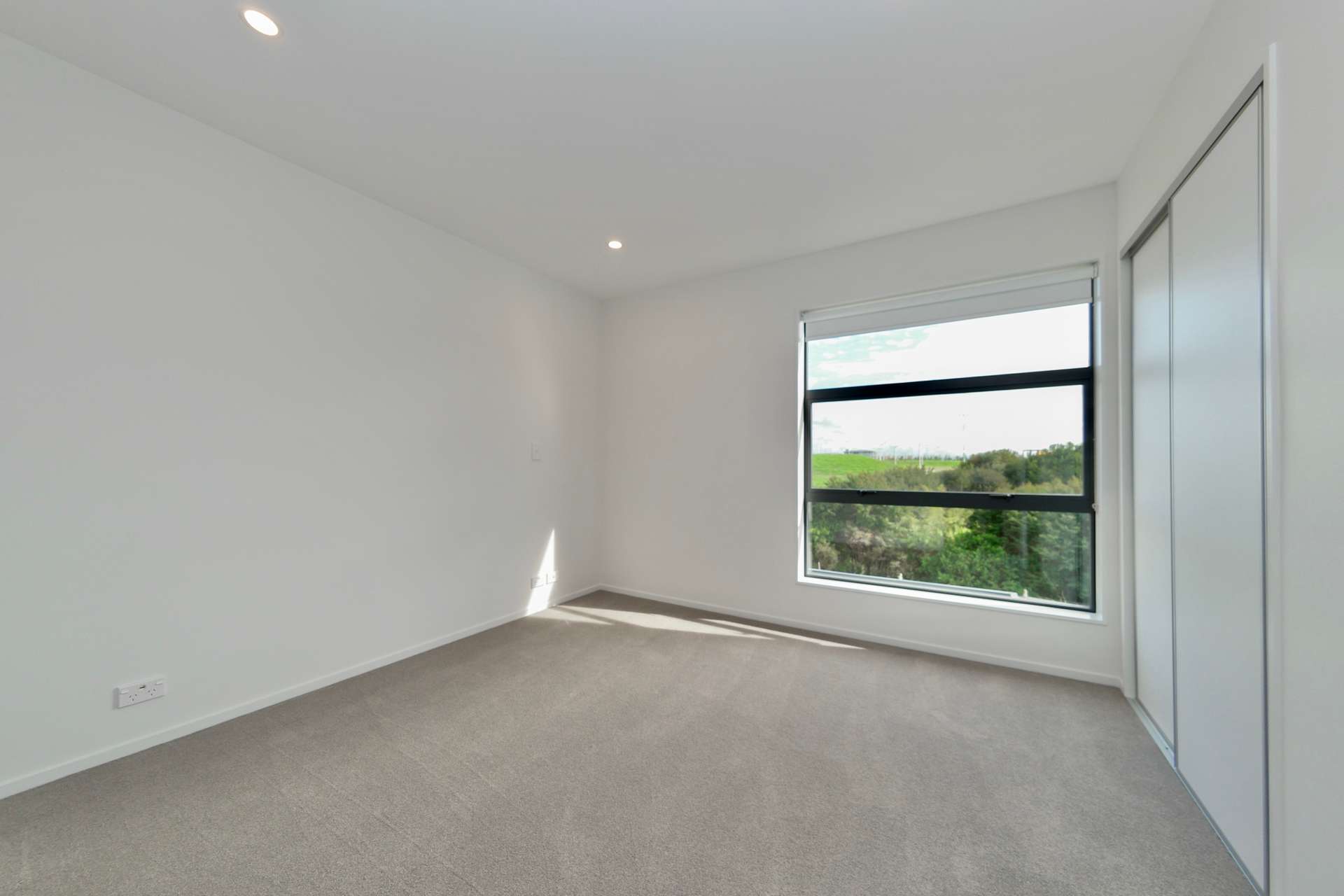 14 Rorida Lane photo 2