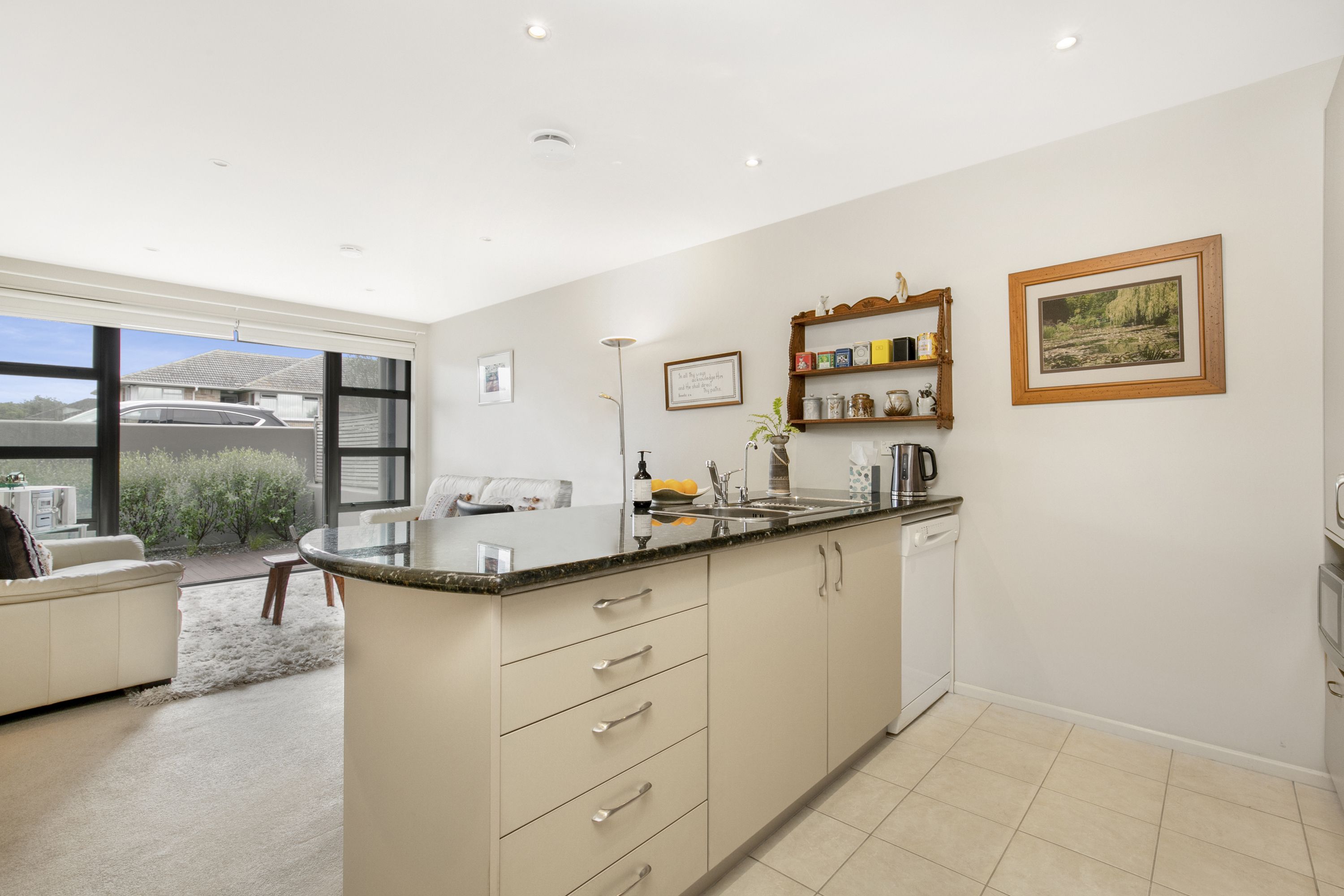 35/8 Landscape Road, Papatoetoe, Manukau City