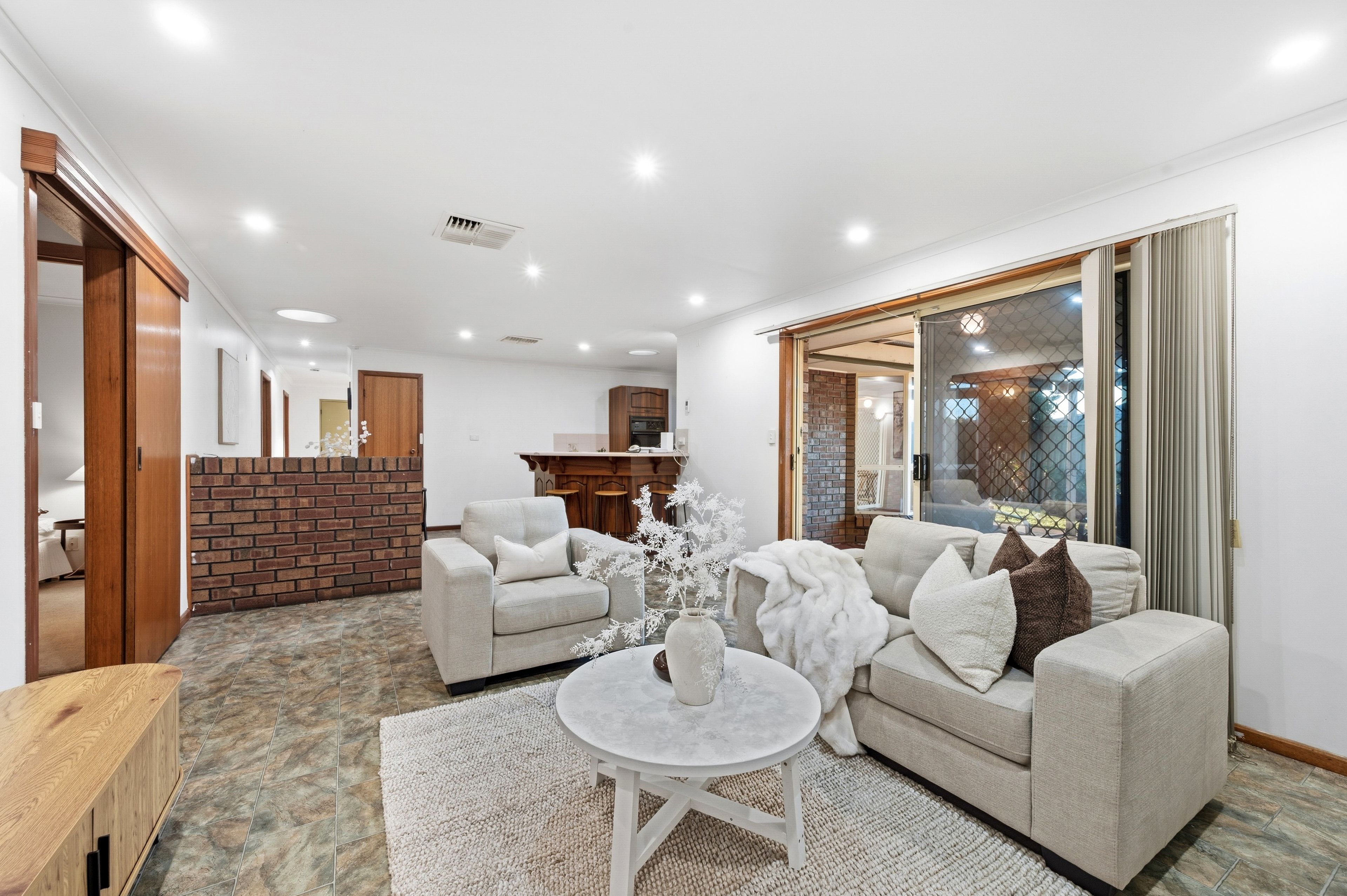 1 Abercrombie Court — photo 4 of 20