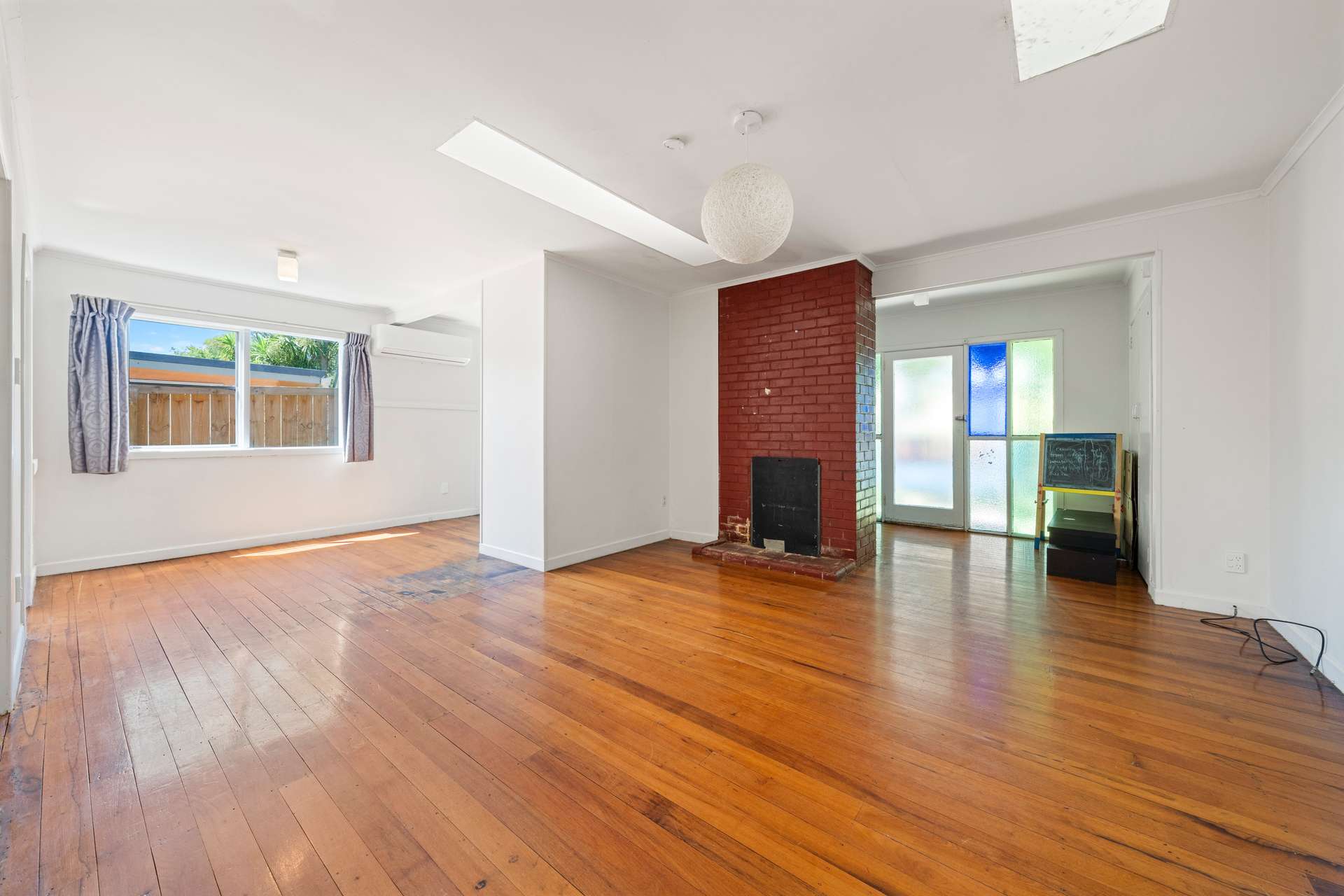 99 Seabrook Avenue photo 5