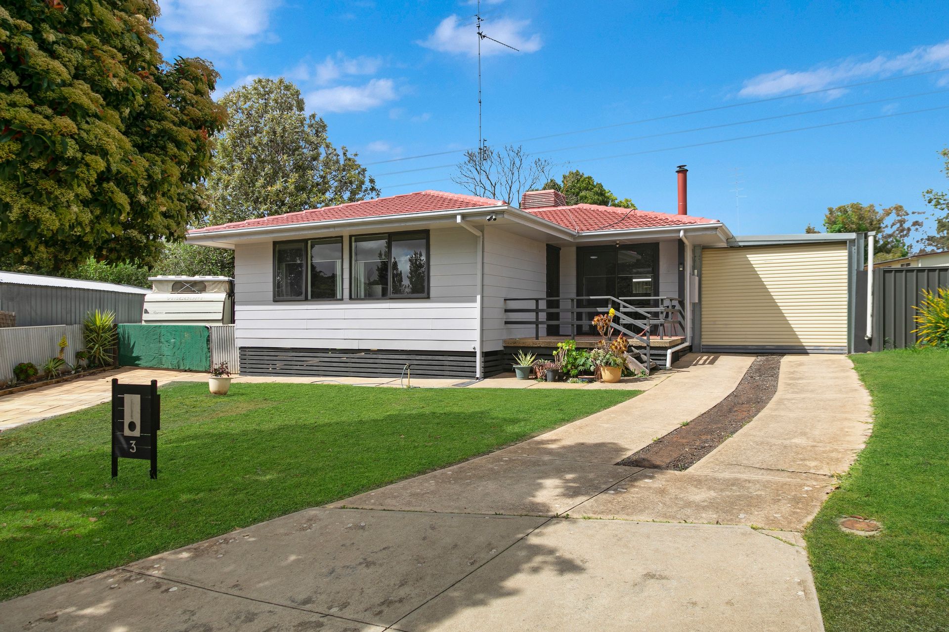 3 Phoenix Court , Clare SA 5453