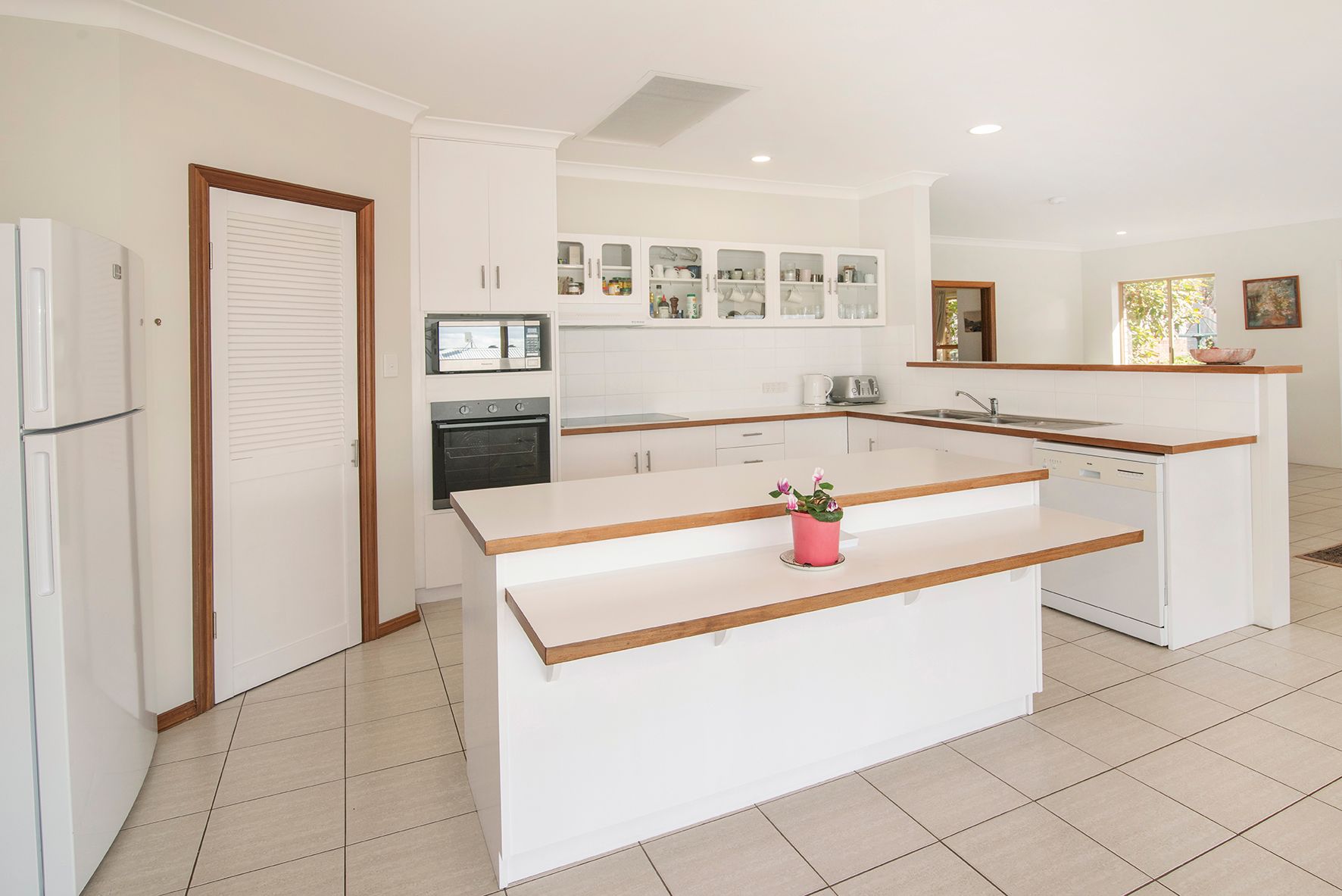 10 Irwin Street — photo 7 of 27