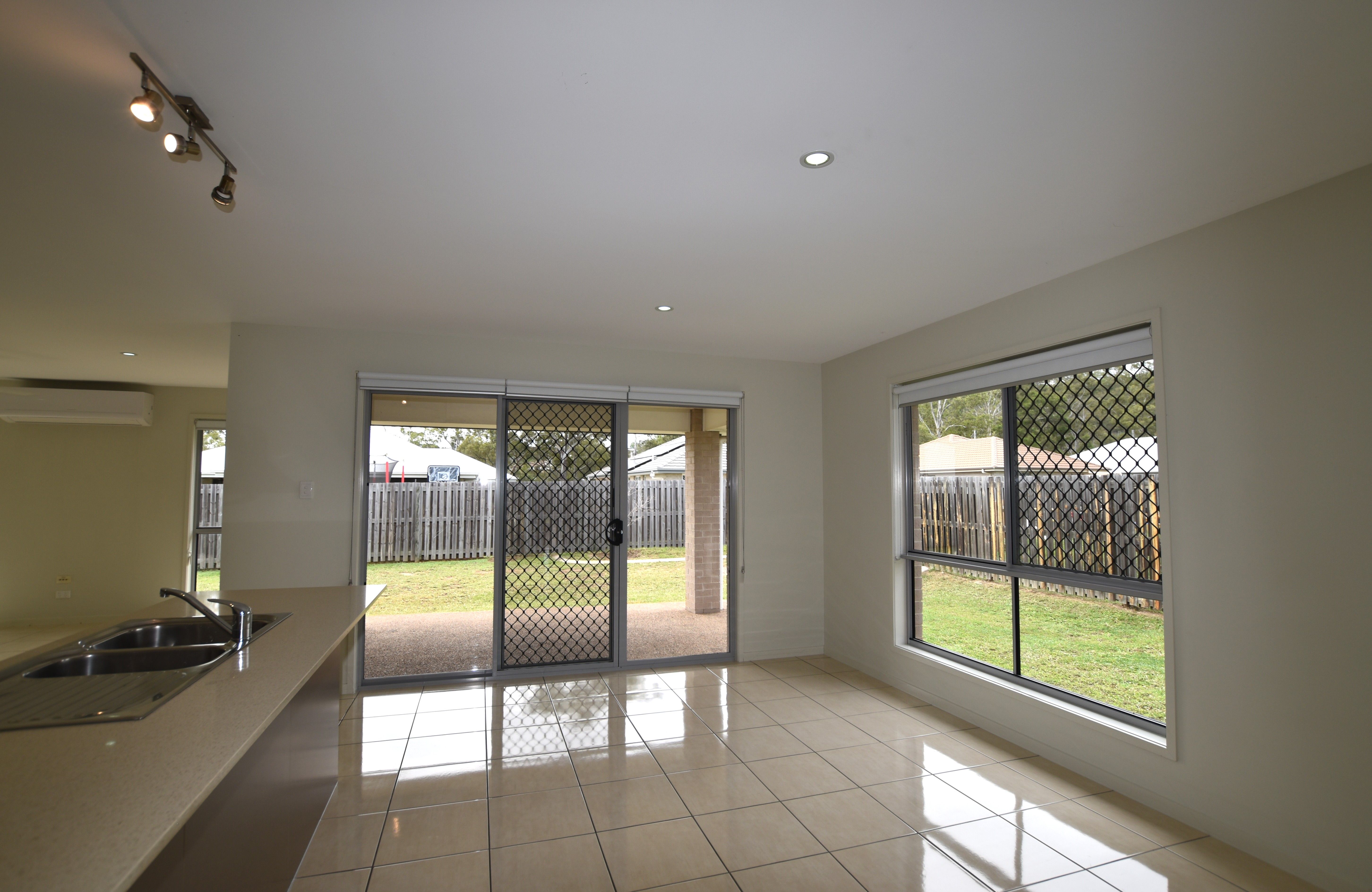 20 Kingfisher Street, Kirkwood, QLD 4680