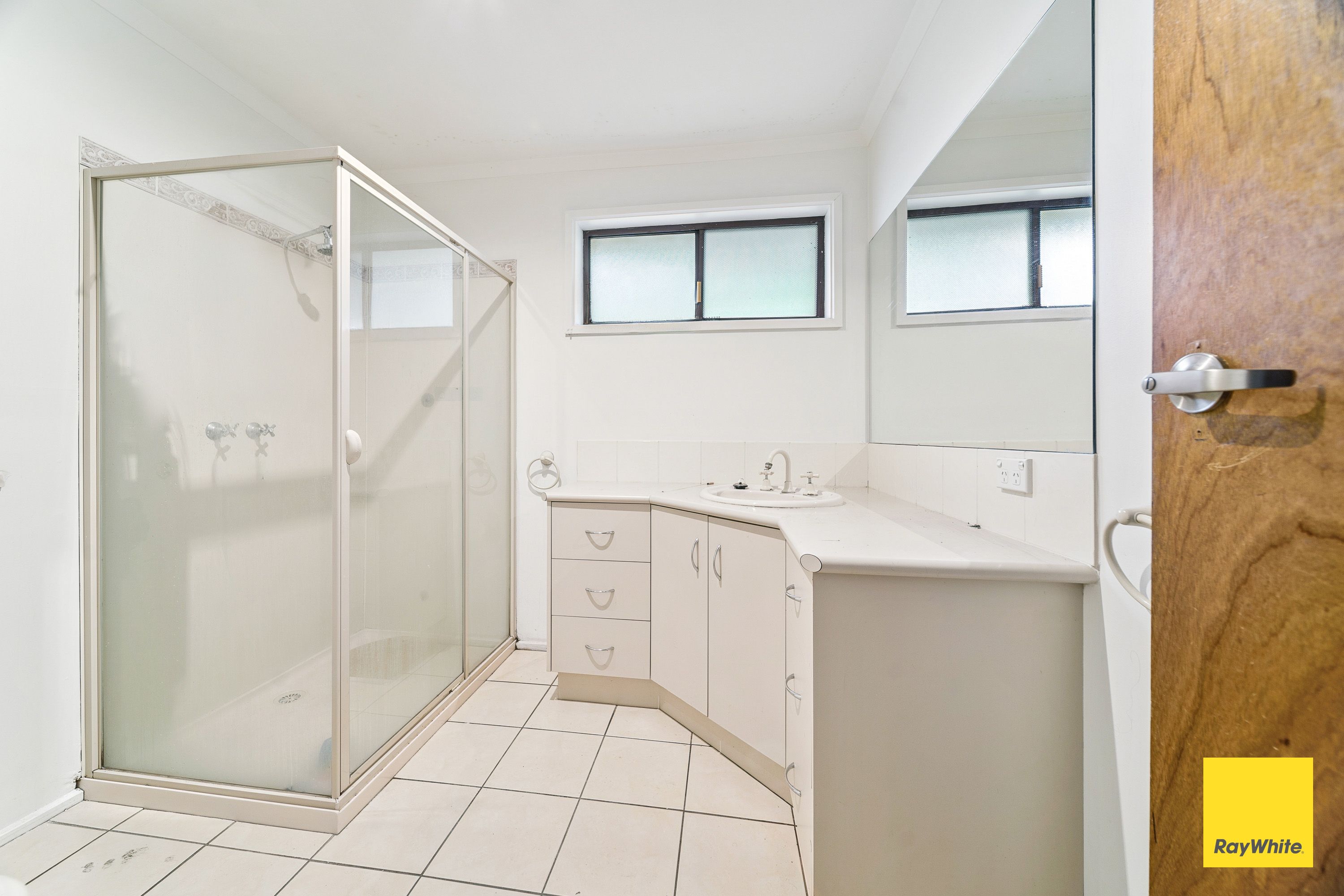 176 Aspinall Street — photo 5 of 11