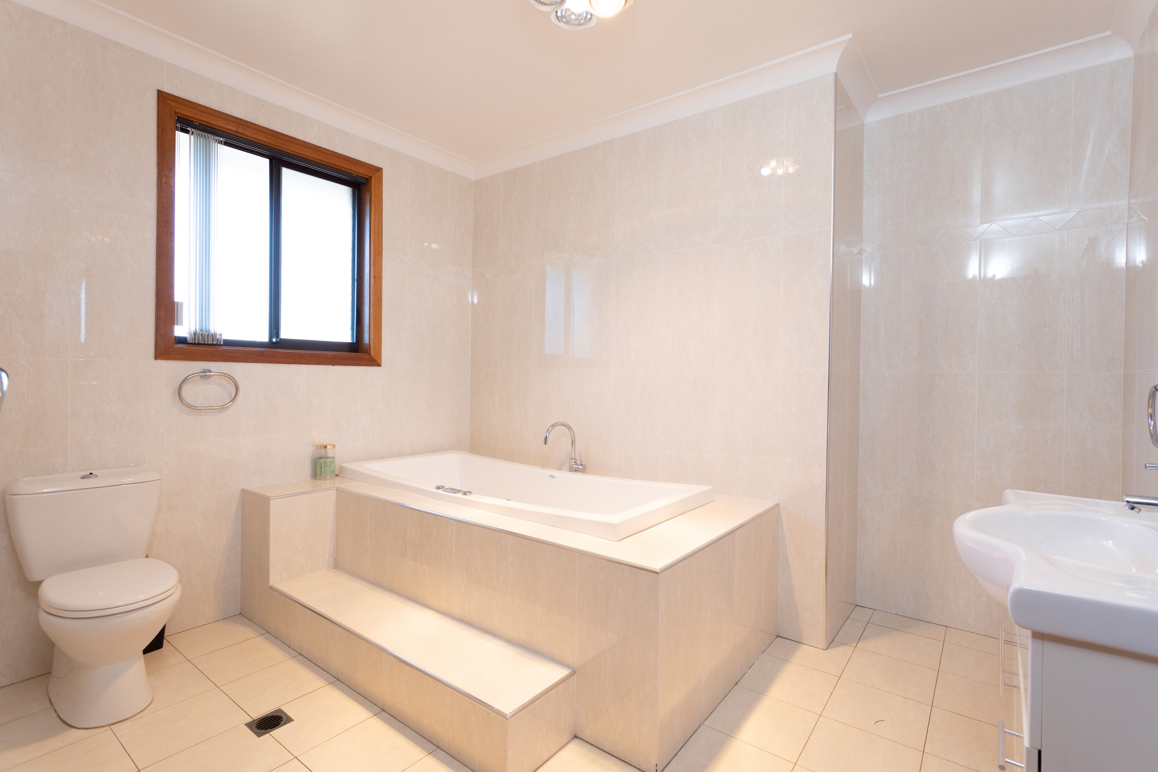 4 Warri Place, Oak Flats, NSW 2529 House for Rent Ray White