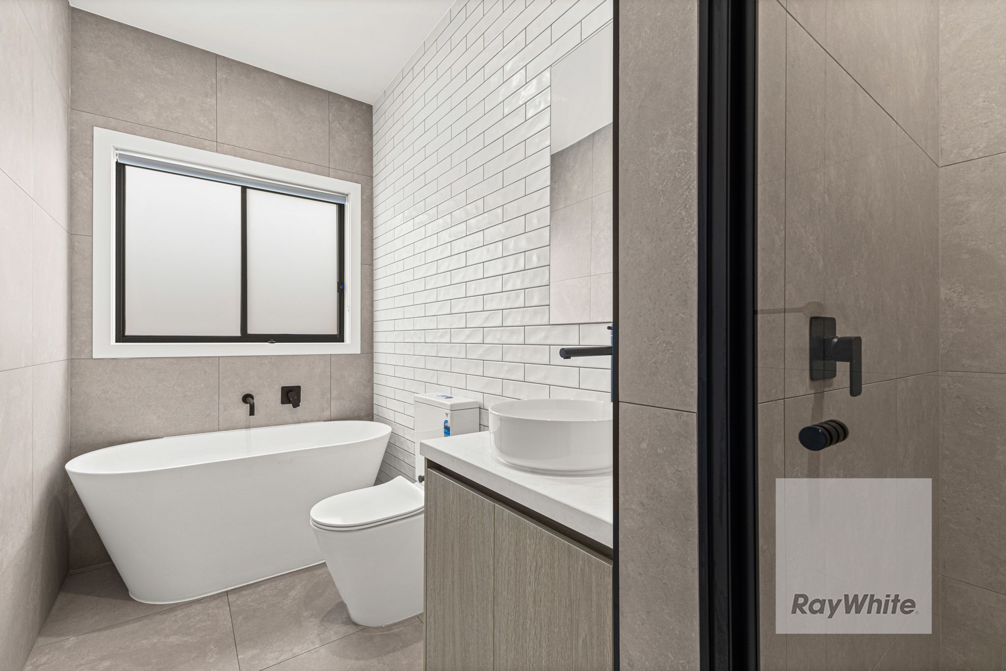 27 Petersfield Way — photo 9 of 11