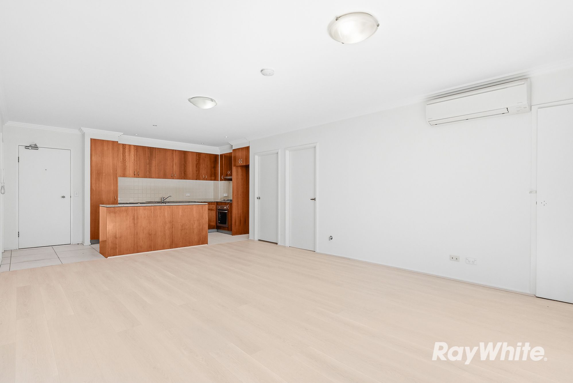 11/4-10 Benedict Court — photo 5 of 20