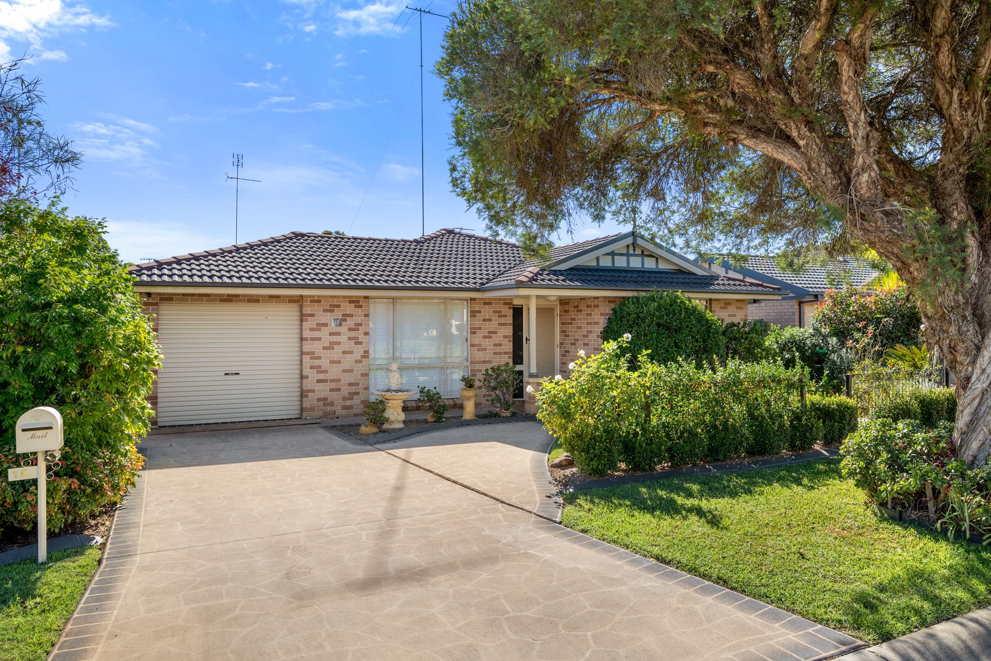 15 Muirfield Crescent, Glenmore Park, NSW 2745
