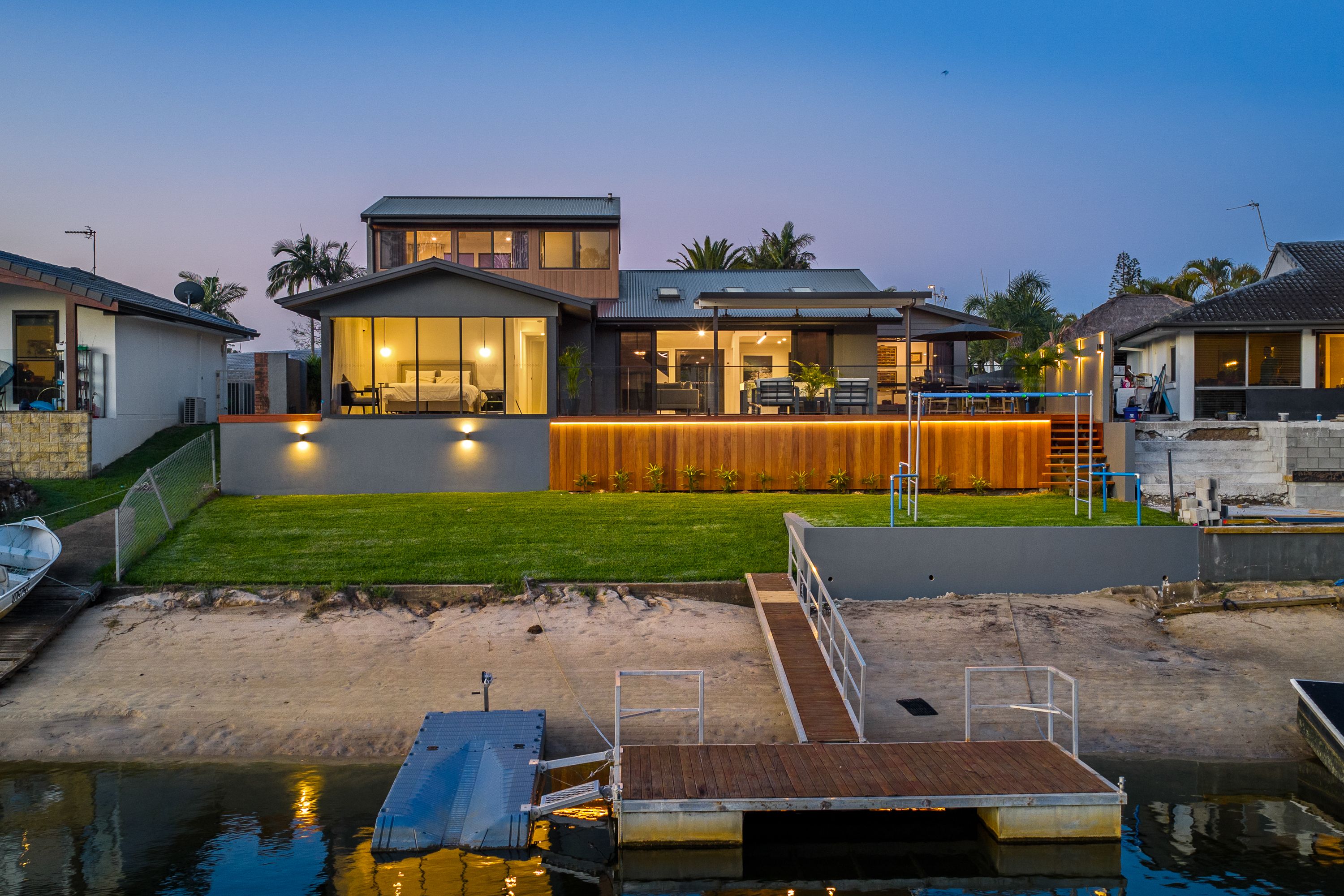 6 Huon Street, Broadbeach Waters QLD 4218