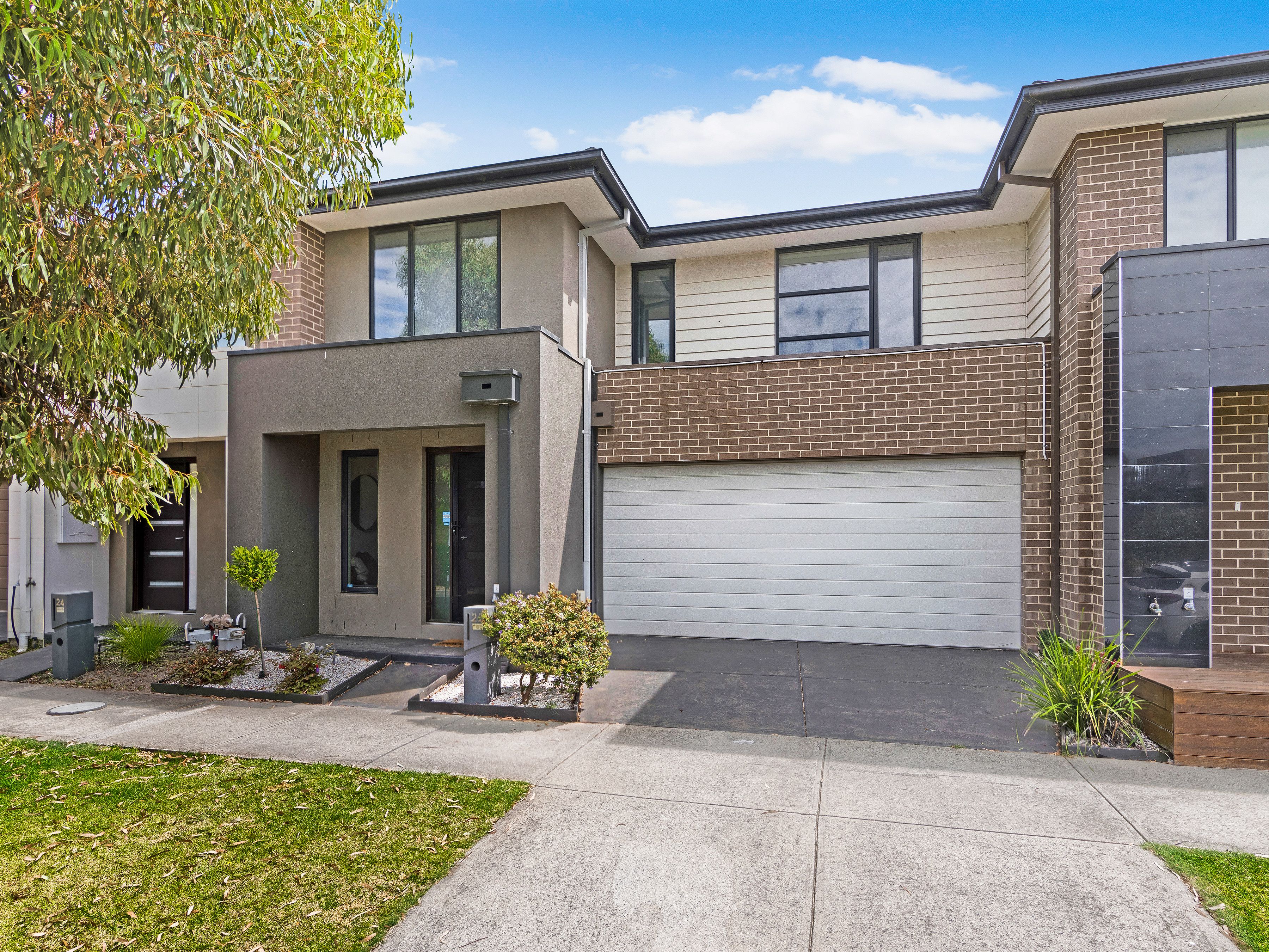 22 Fenix Way, Clyde North, VIC 3978