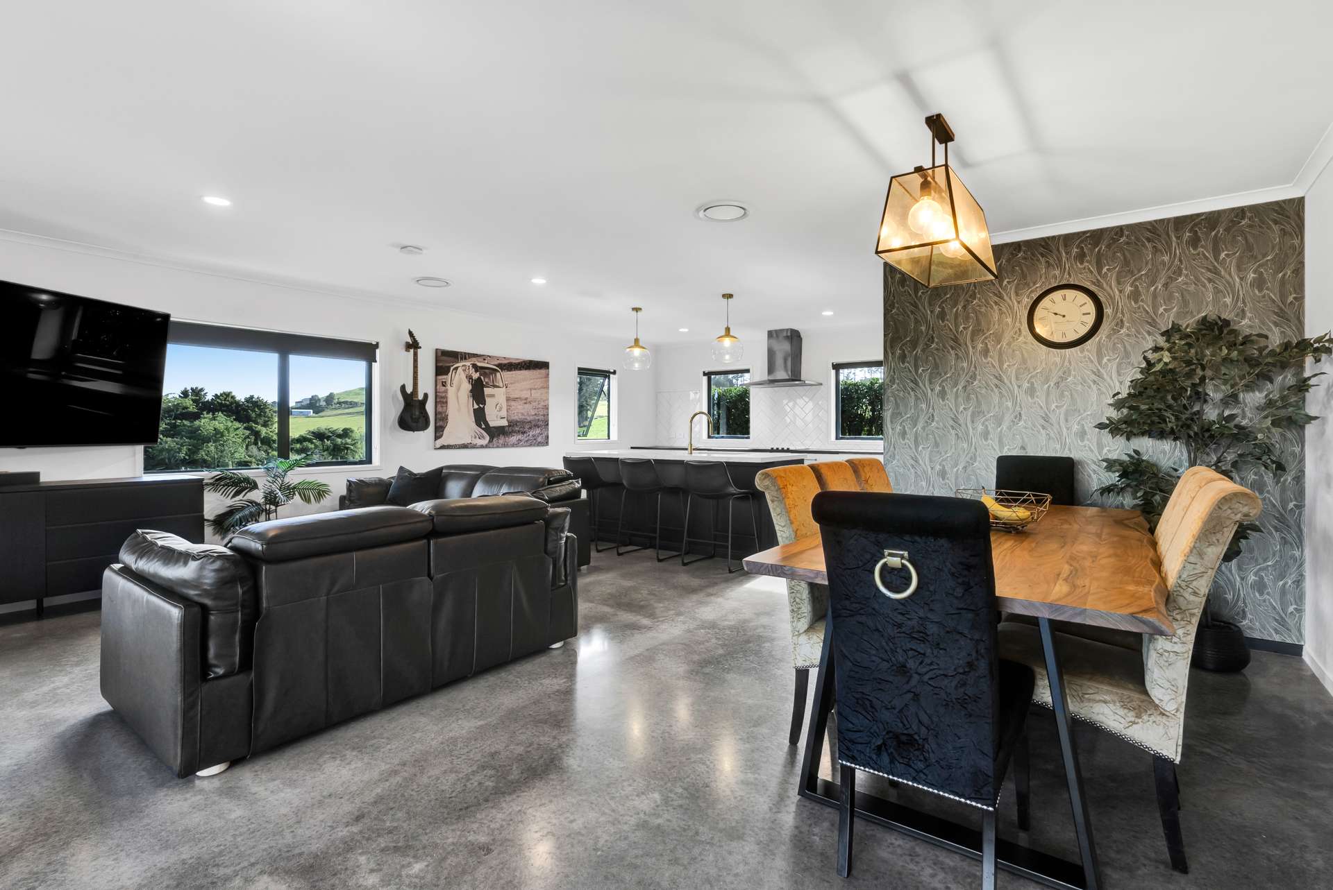 103 King Road photo 3