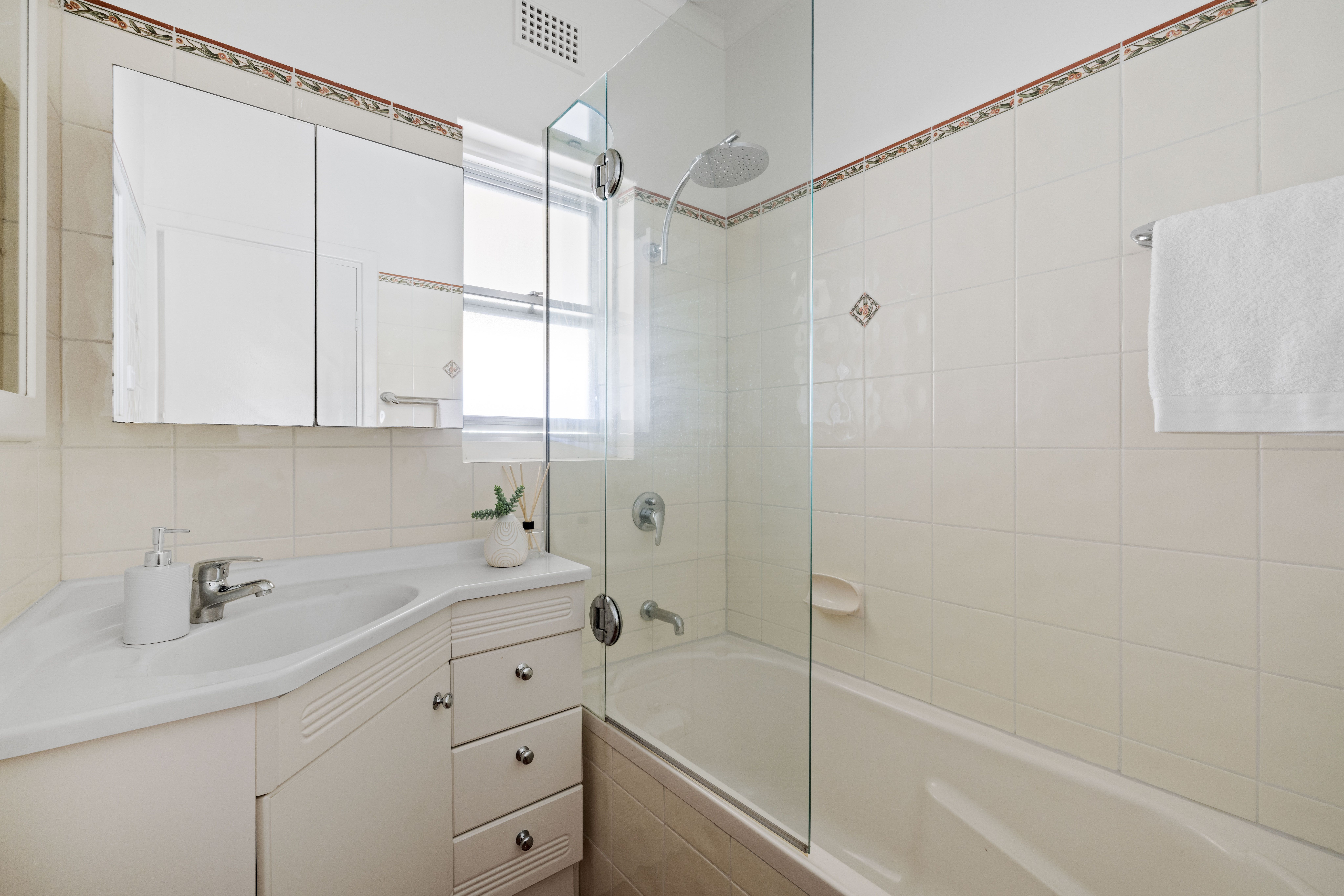 96 Hendrie Street — photo 16 of 25