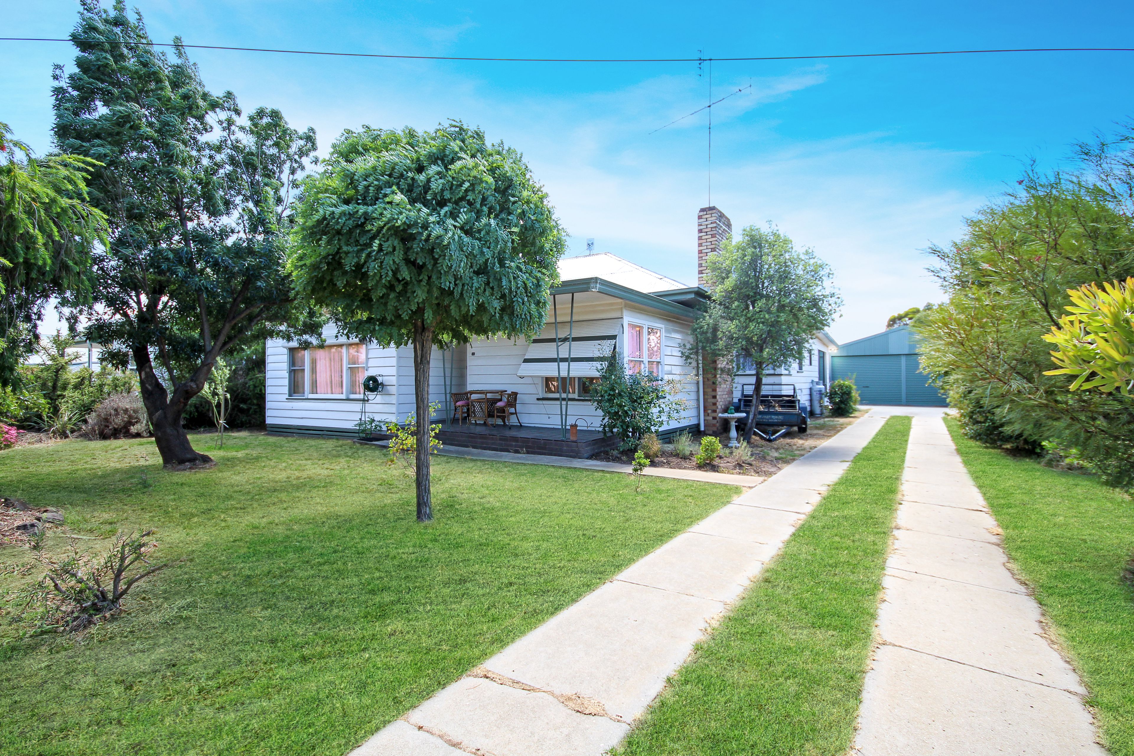 103 Jamouneau Street, Warracknabeal VIC 3393