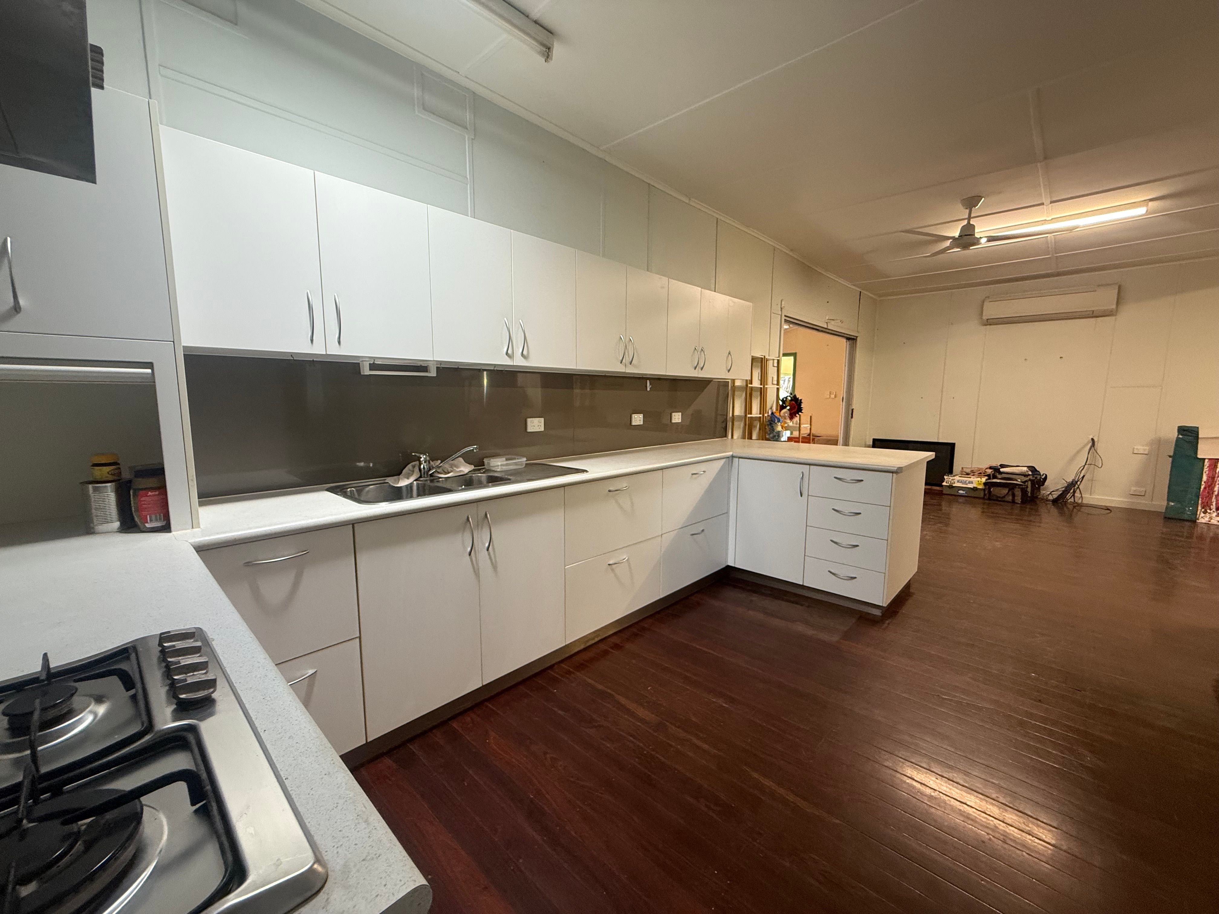 1 Van Emmerik Street — photo 4 of 18