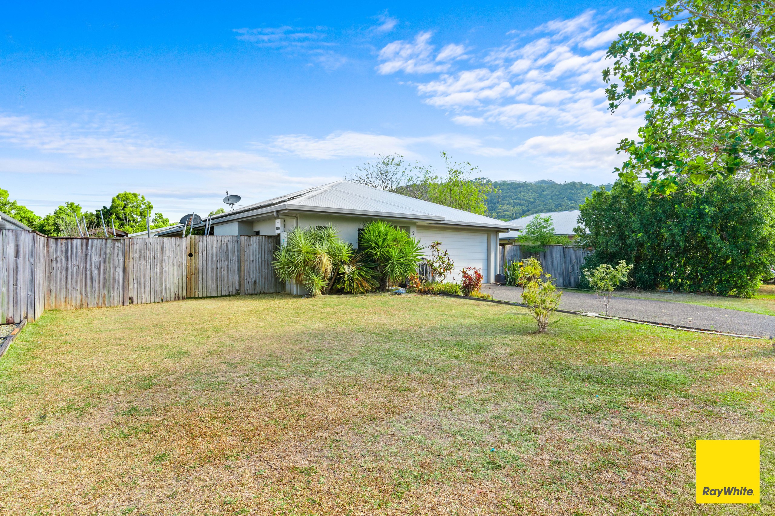 9 Quarterdeck Street, Trinity Beach, QLD 4879
