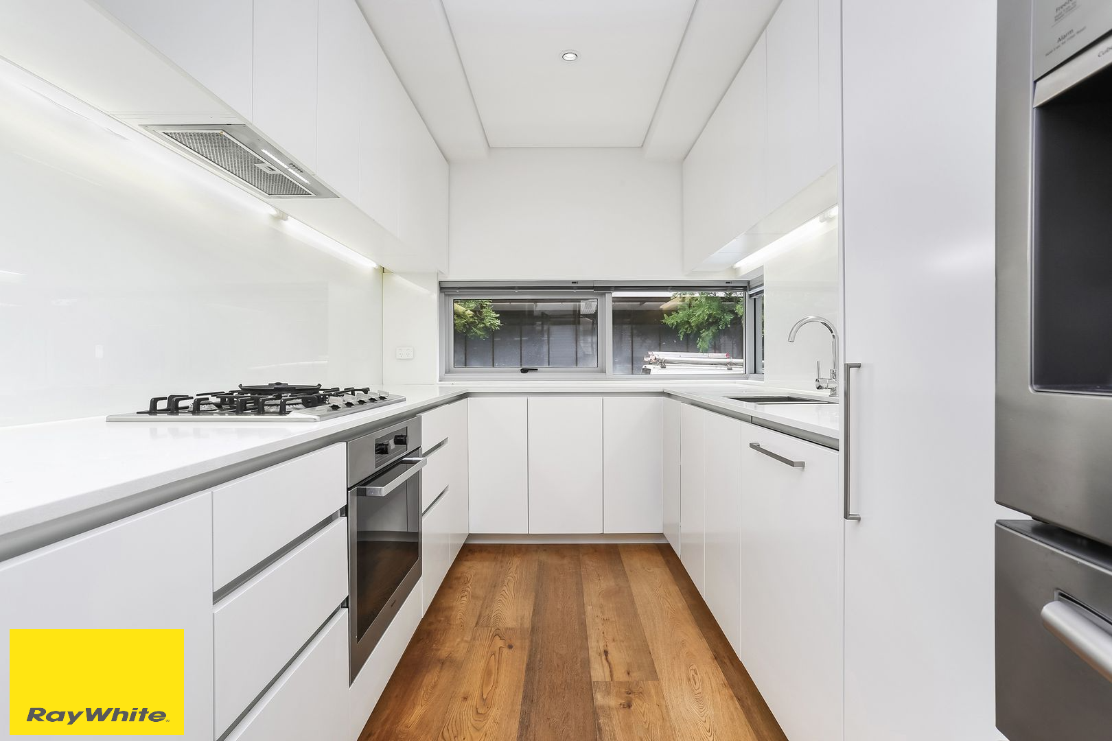 1 Victoria Park Prade — photo 5 of 5