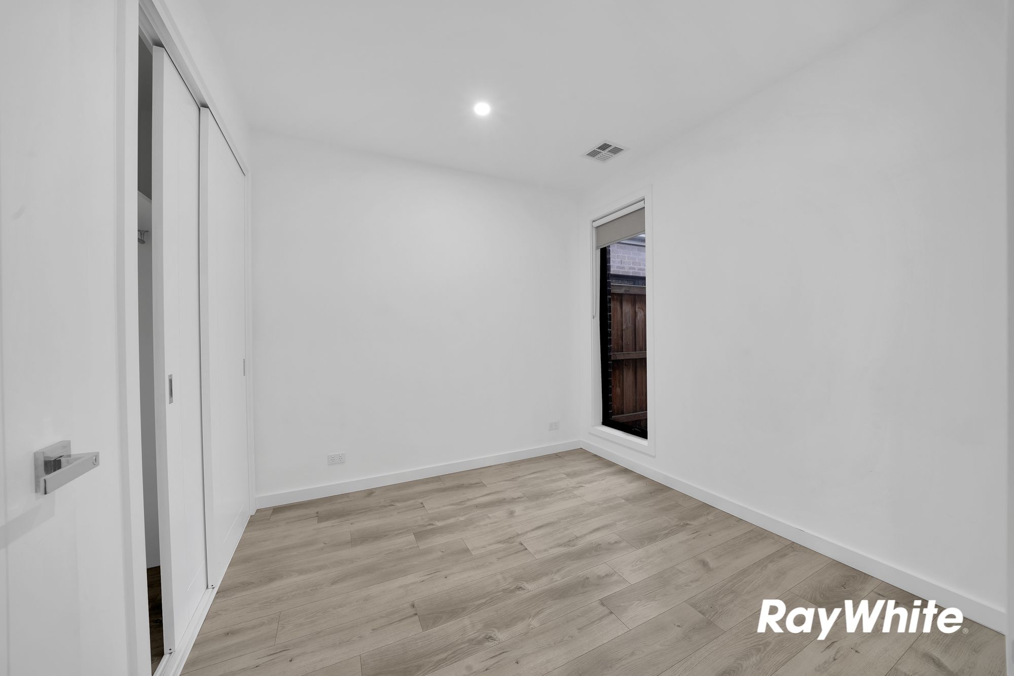 24 Byron Street — photo 11 of 19