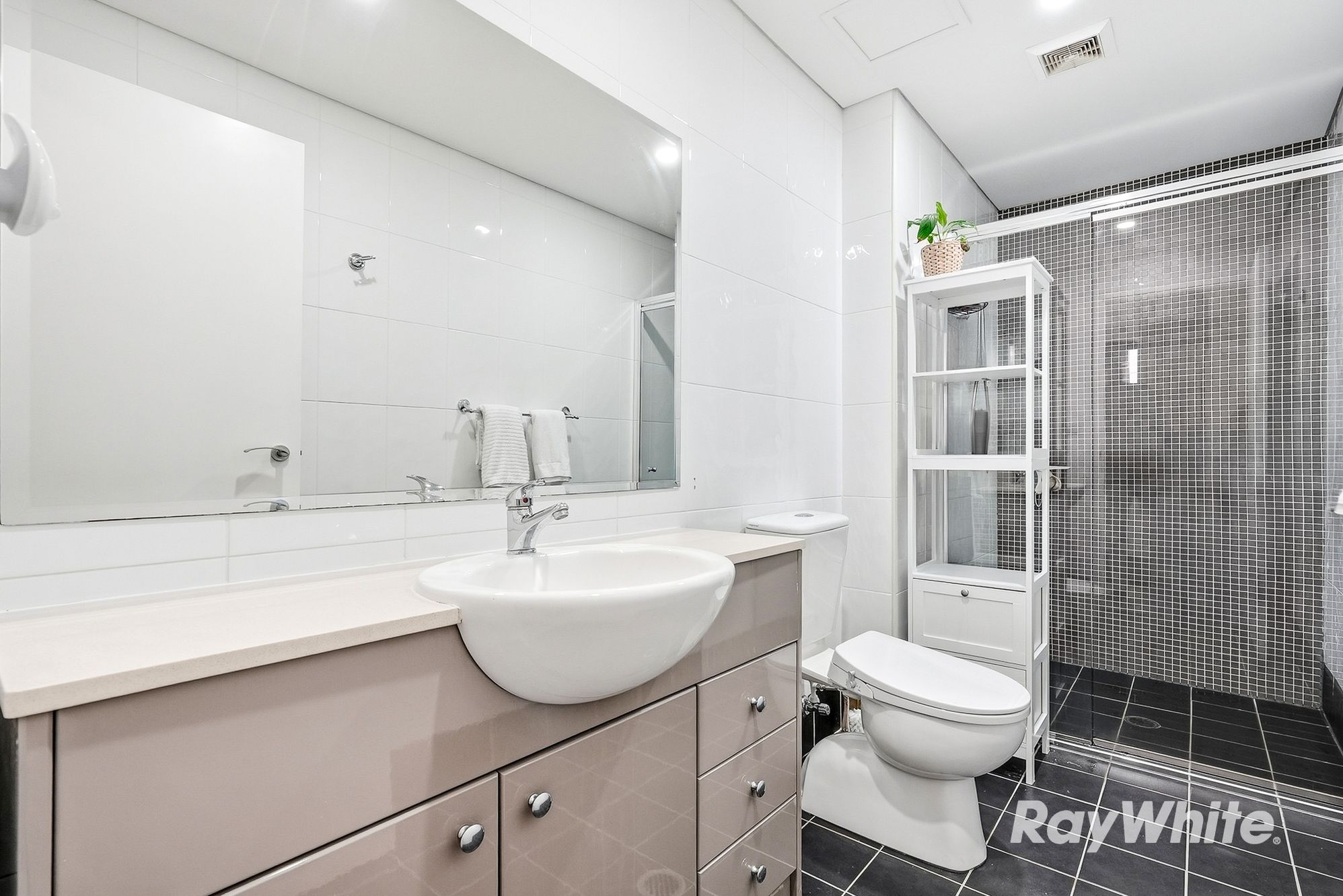 313/31-37 Hassall Street — photo 6 of 18