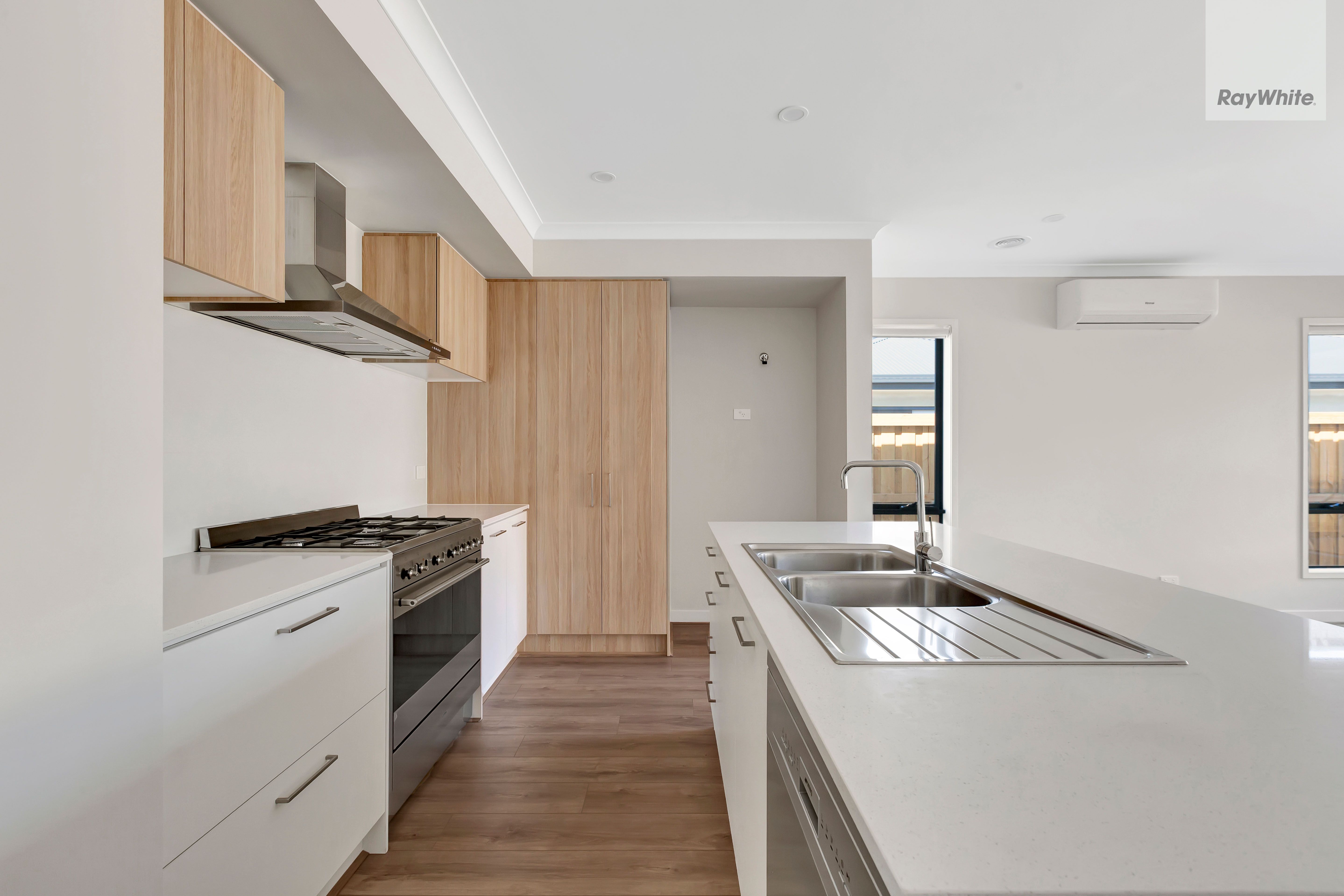 48 Birchwood Crescent — photo 5 of 12